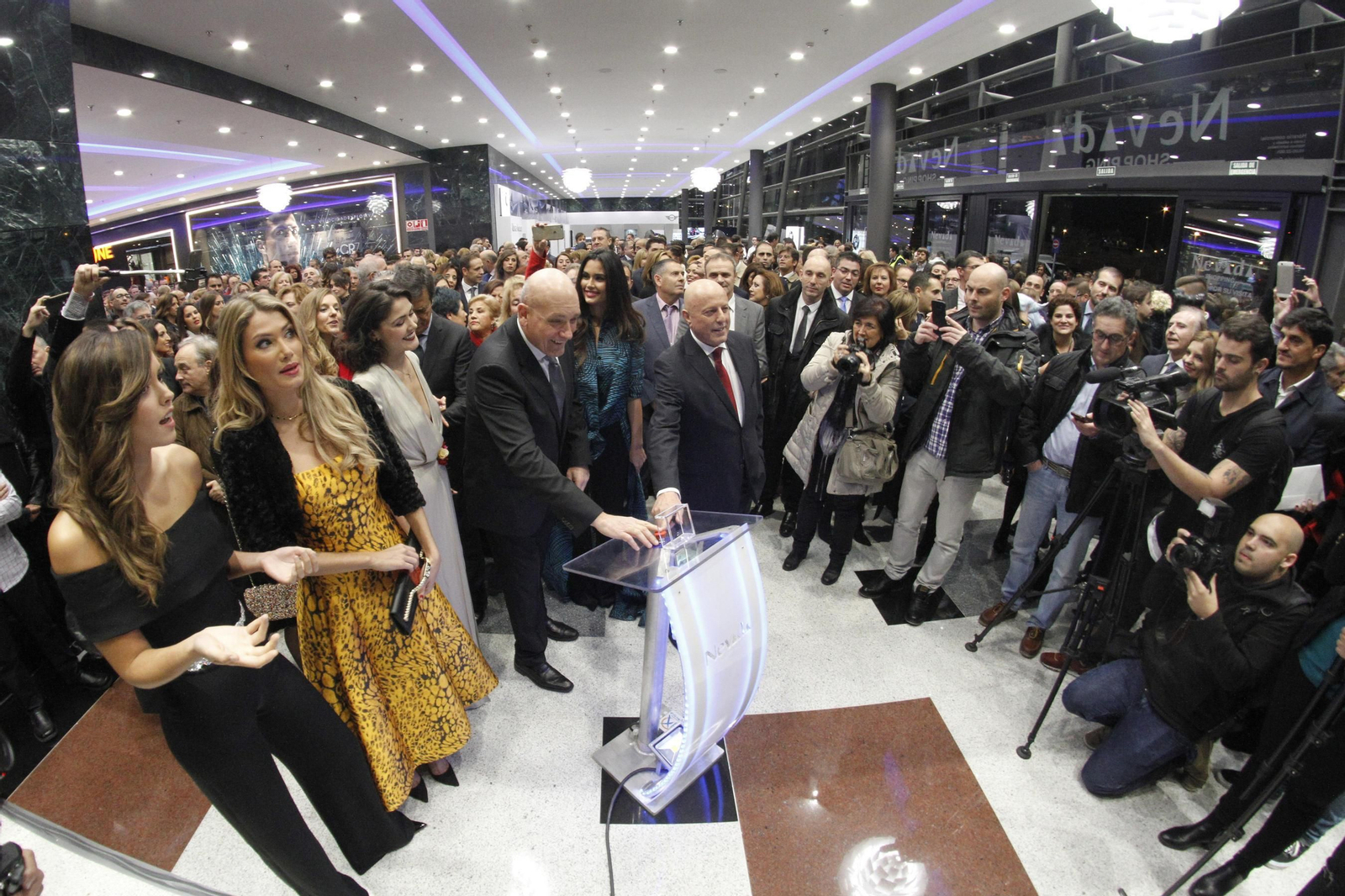 Fiesta en Granada por la apertura del Nevada