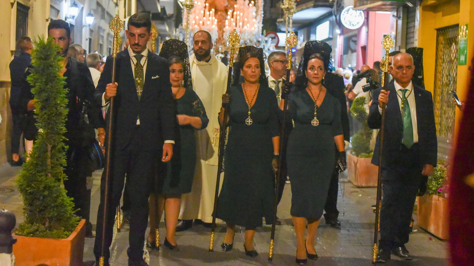 La Magna Mariana de Algeciras por la calle Convento, en imagenes