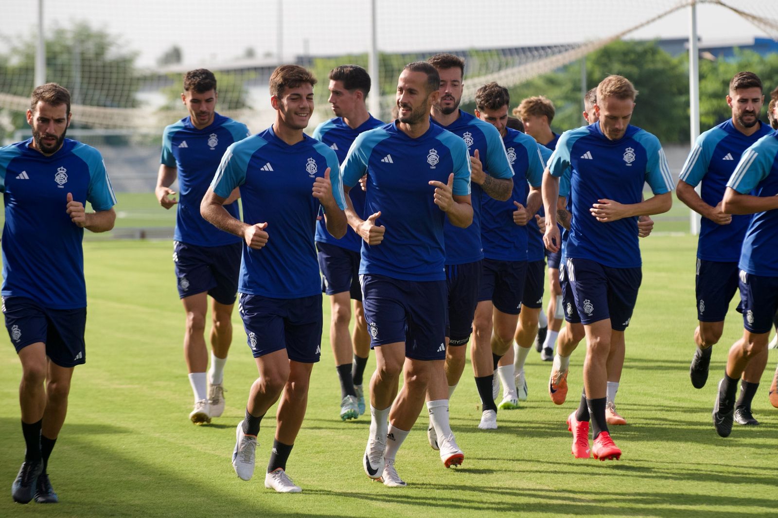 Antoñito, junto a sus compañeros en un entrenamiento del Recre.