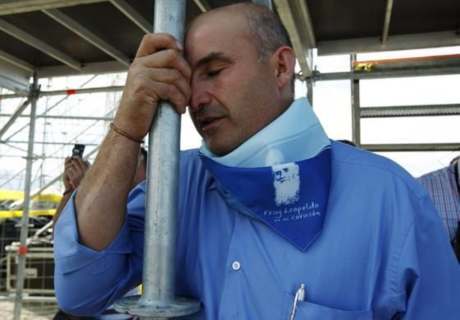 Miles de personas acuden al acto de beatificación de Fray Leopoldo en la base aérea de Armilla. / Reuters