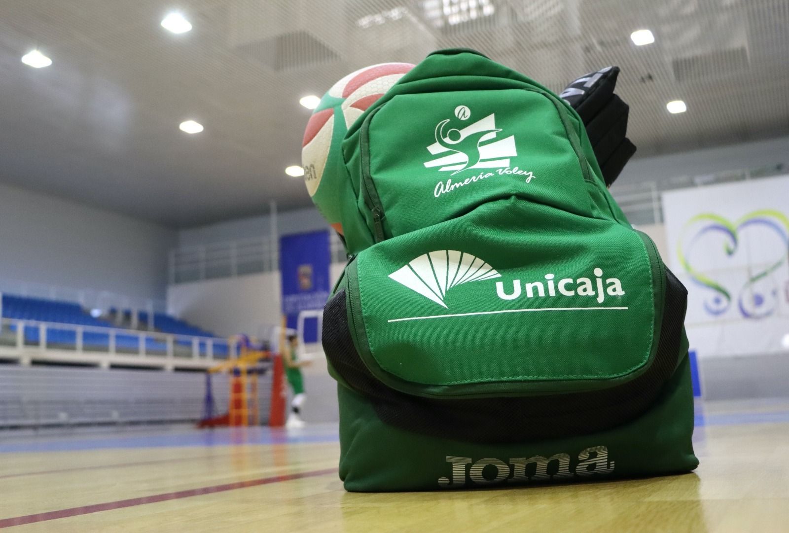 ‘La Vuelta al Vóley’, una mochila verde cargada de ilusión para el curso 2021-2022