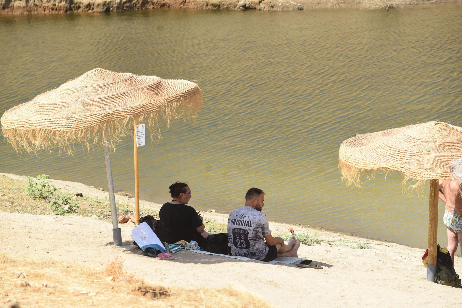 Un día en la playa de La Breña en Córdoba