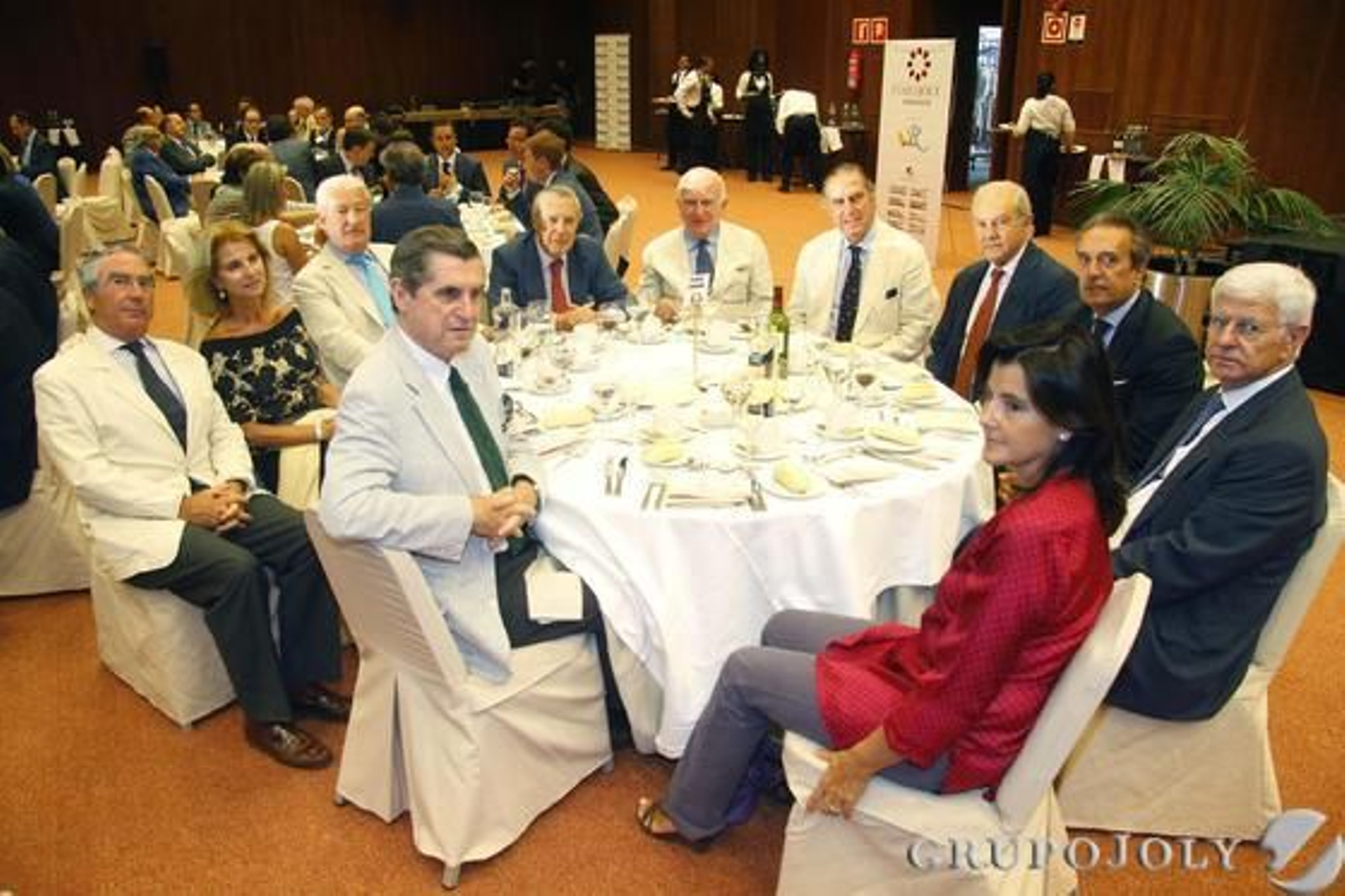 Fernando de Parias Merry, Enrique Moreno de la Cova, Isabel León, Miguel Nuche, José Ramón del Río, Carlos Oriol, Jaime de Parias Merry, José Bohórquez, Ramón Ybarra, José Luis Sánchez y Cristina Borrero.

Foto: Victoria Hidalgo / Juan Carlos Vazquez