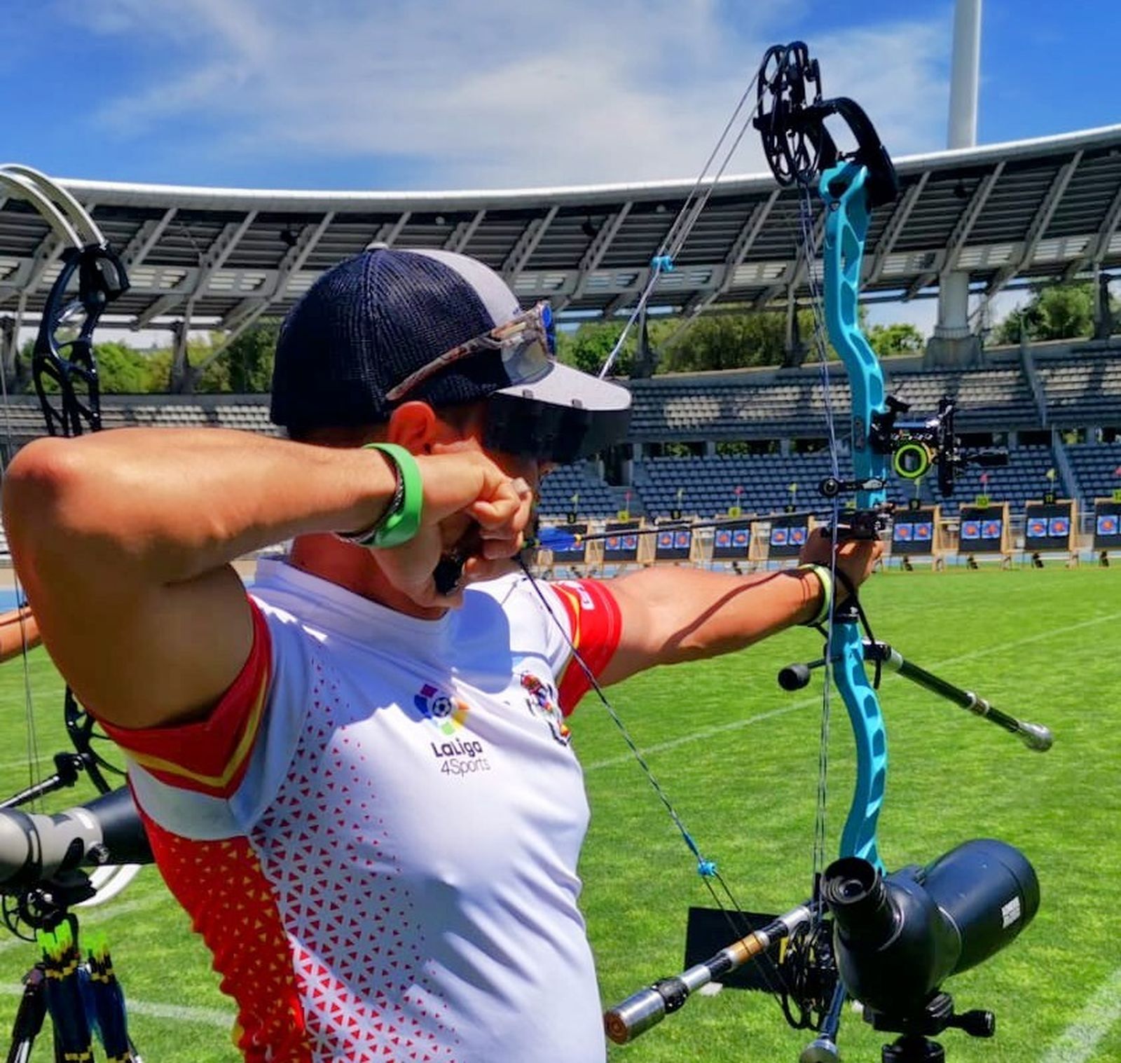 Miguel Ángel Medina compitió ante los mejores arqueros del mundo en París.