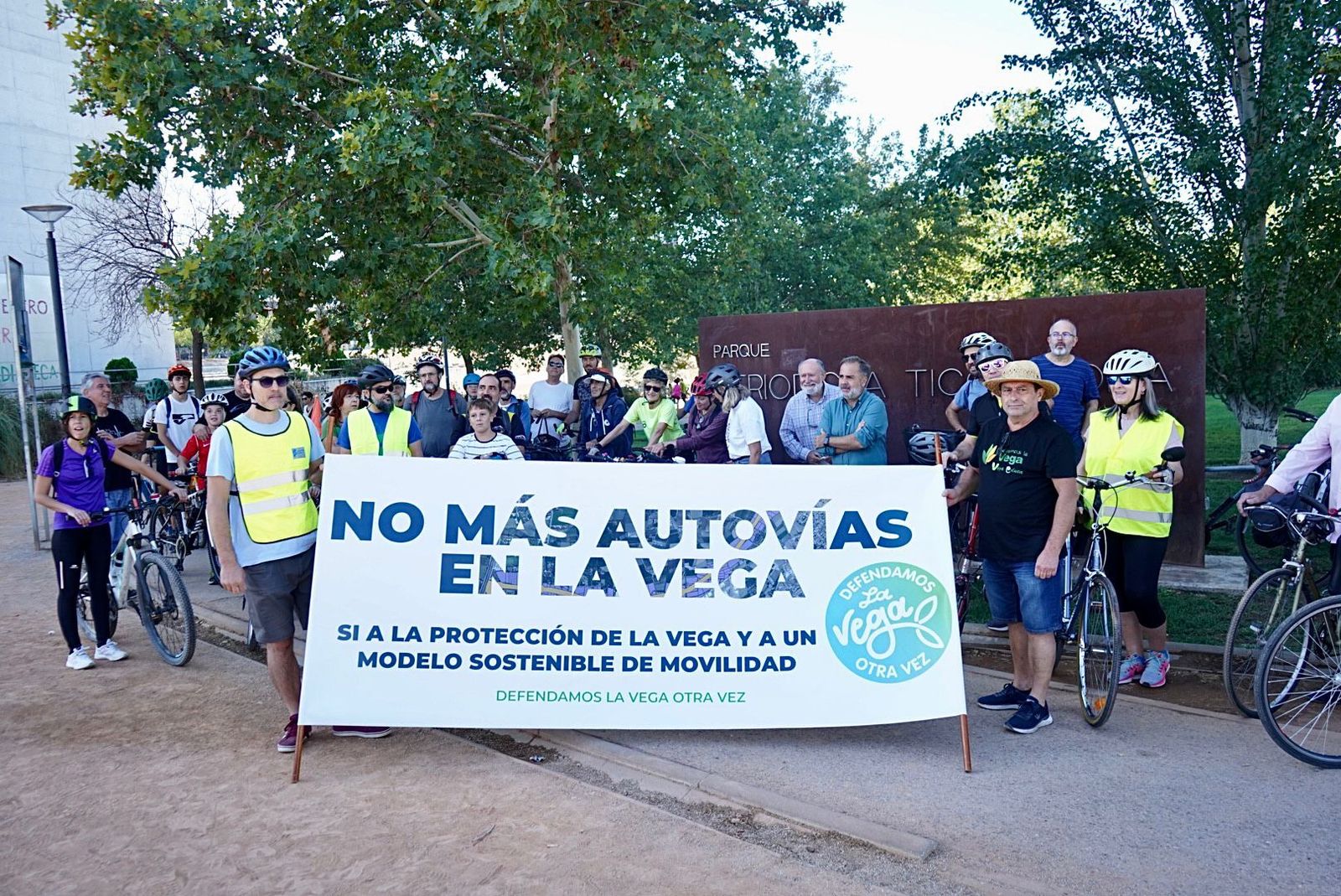 Una marcha ciclista exige que no se construyan más autovías en la Vega de Granada