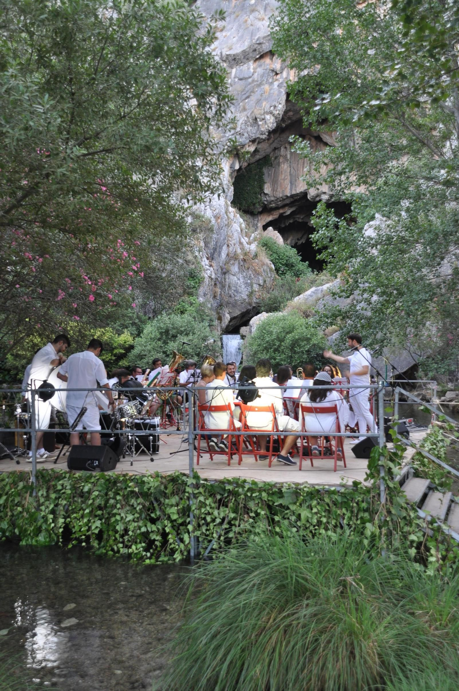 La Cueva del Gato tiene una belleza salvaje.