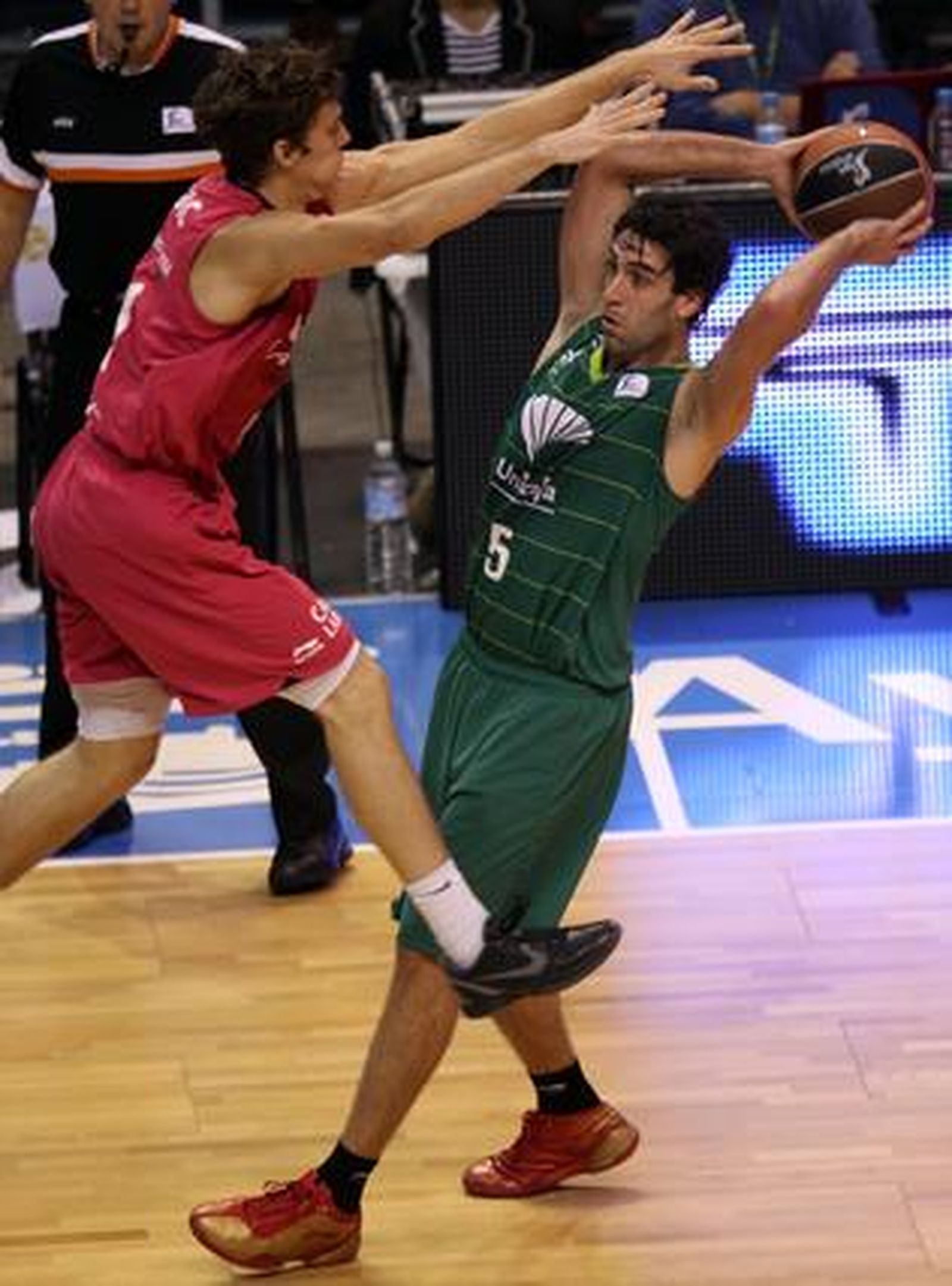 Unicaja vence al Caja Laboral en el Martín Carpena (79-66). / Migue Fernández