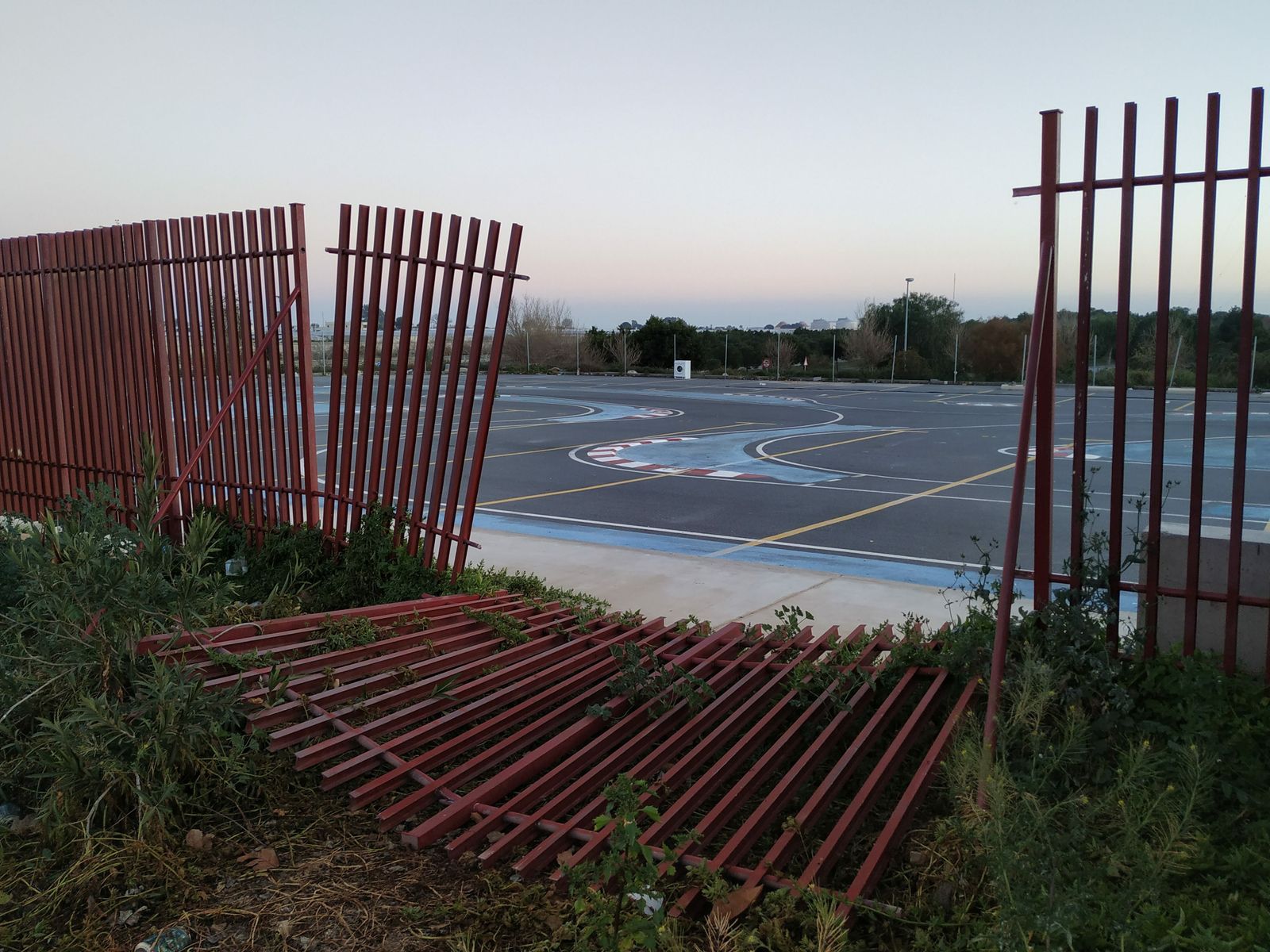 El recinto ferial de la Vega de Acá, en horas bajas