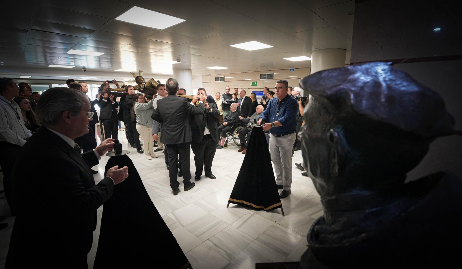 Imágenes del Cristo de la Esperanza con los ancianos del San Juan Grande en Jerez