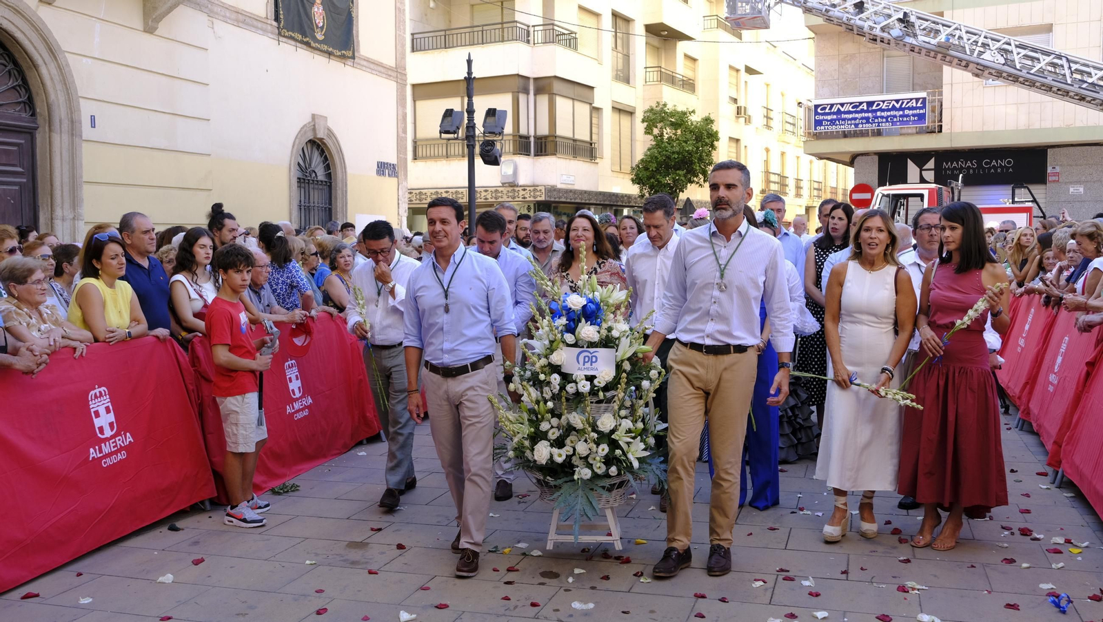 La ofrenda floral a la Virgen del Mar en la Feria de Almería 2025, en imágenes