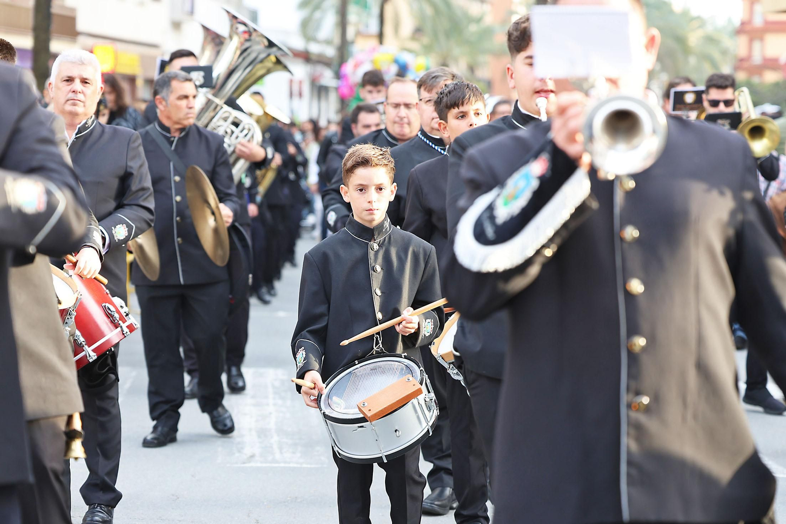 Imágenes de la VIrgen de Los Dolores por su barrio de las Colonias