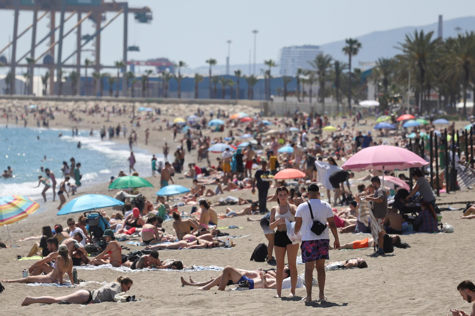 La llegada del terral a Málaga, en fotos