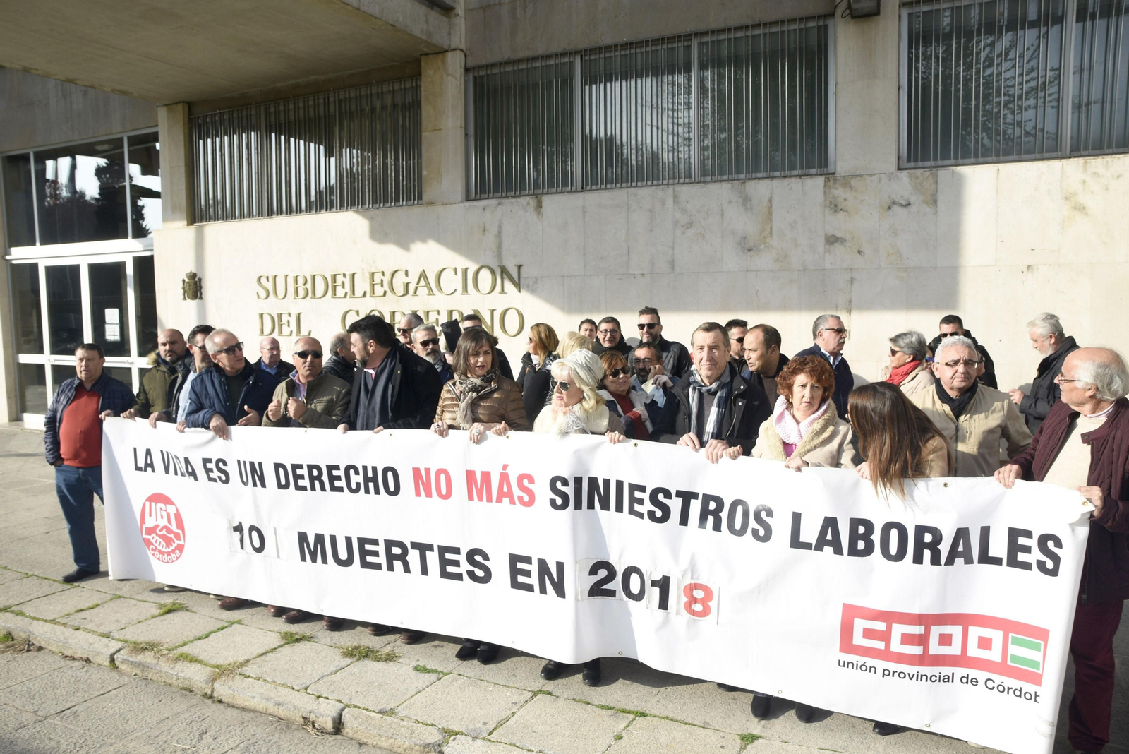 Protesta de los sindicatos el pasado diciembre ante la Subdelegación del Gobierno.