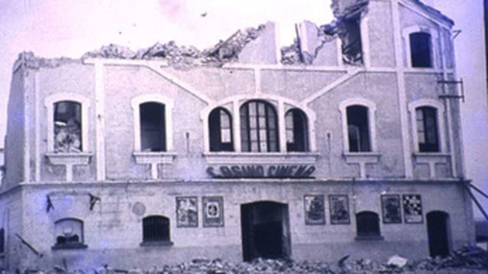 Derribo del Casino Cinema en 1975.