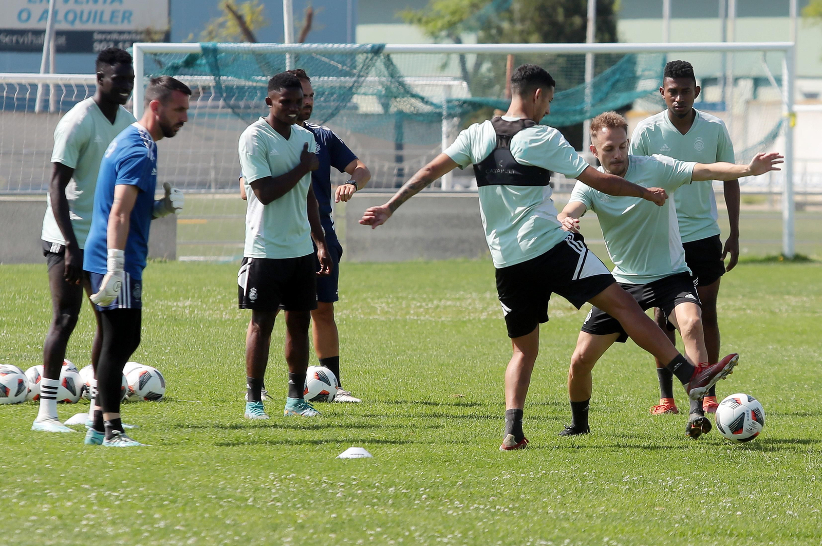 Imágenes del entrenamiento del Recre en la Ciudad Deportiva