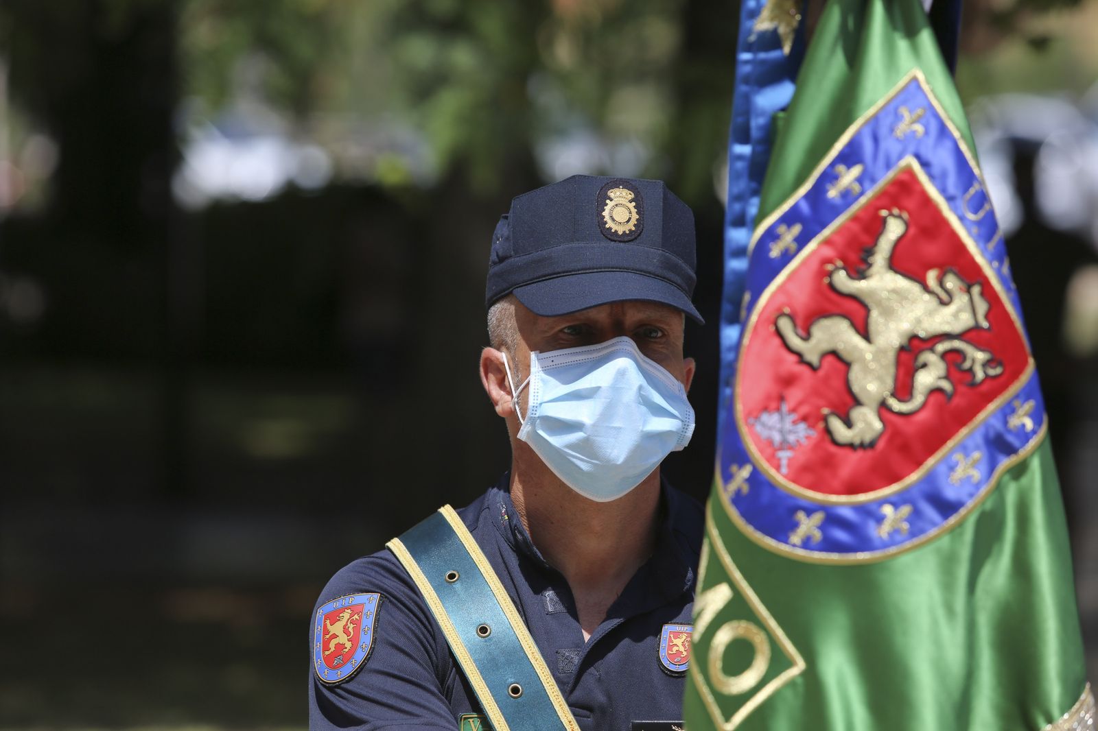Fotos de la escultura que rinde homenaje a los policías fallecidos en Málaga