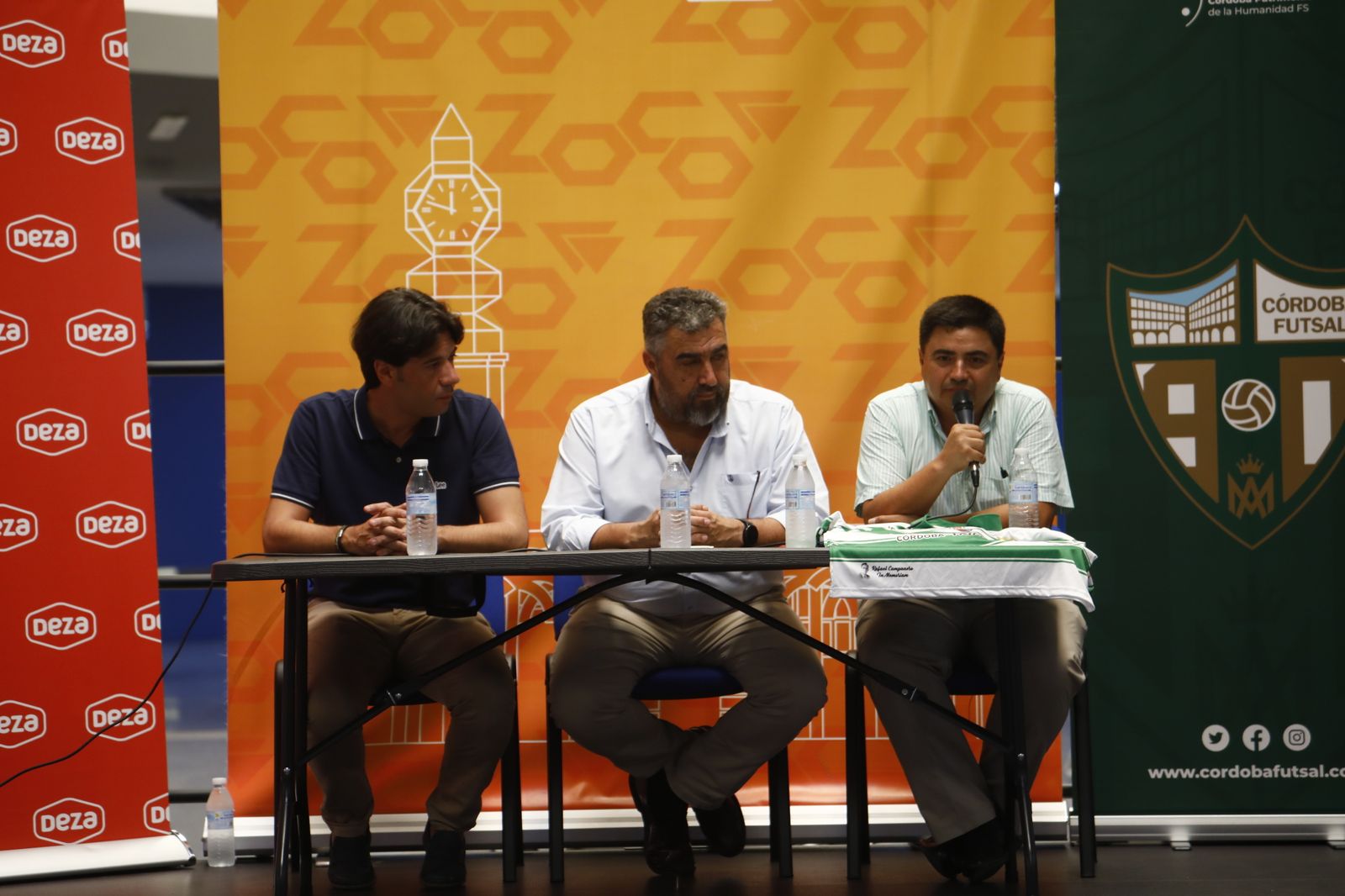 La presentación de las nuevas equipaciones del Córdoba Futsal, en imágenes