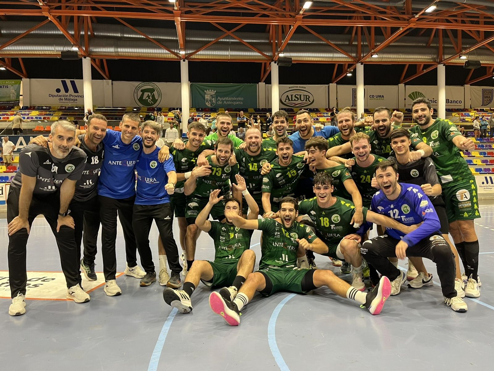 El Dólmenes Antequera  celebra el triunfo.