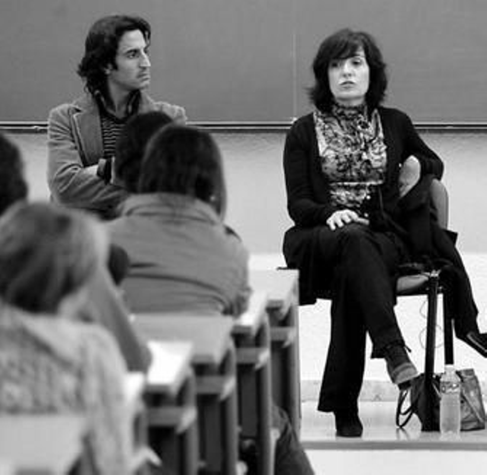 La escritora Elvira Lindo diserta en un aula de la Facultad de Filosofía y Letras.