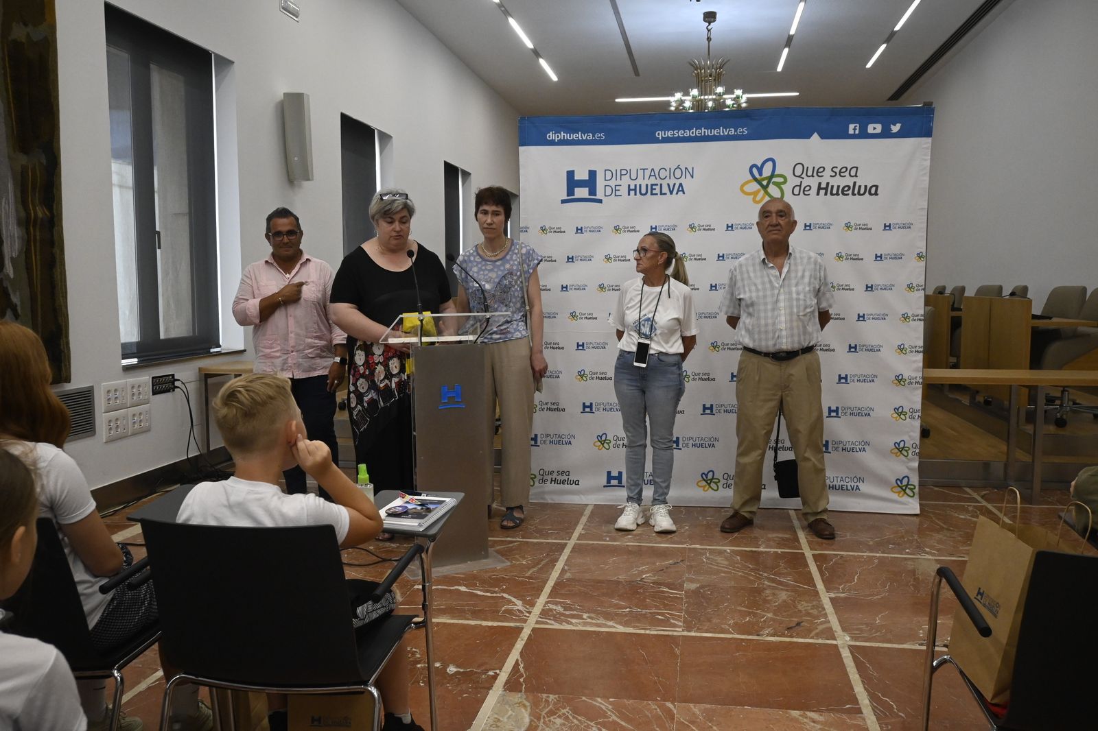 Menores ucranianos pasarán el verano en familias de acogida, en imágenes