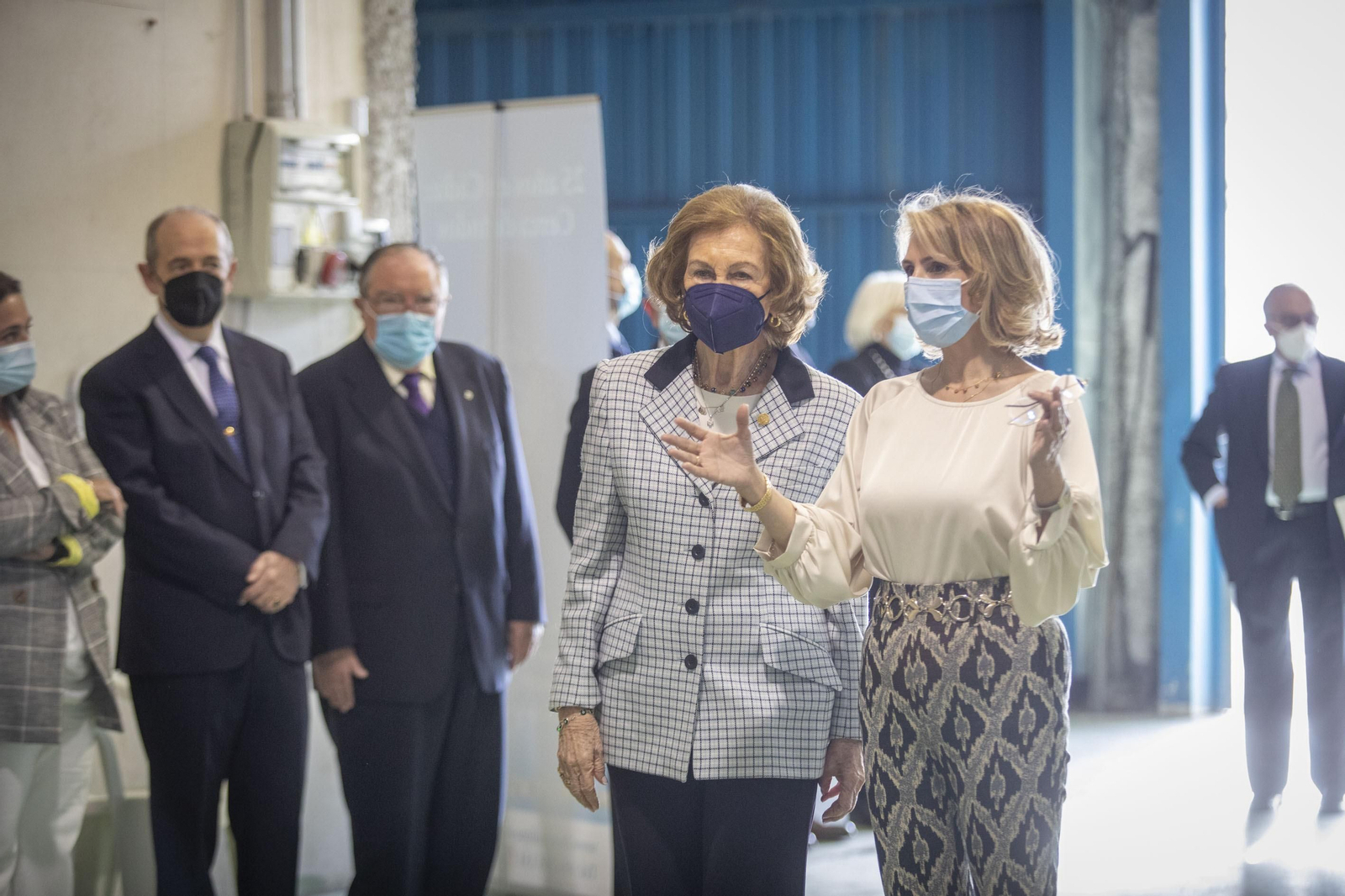 Imágenes de la visita de la Reina Sofía al Banco de Alimentos de Cádiz