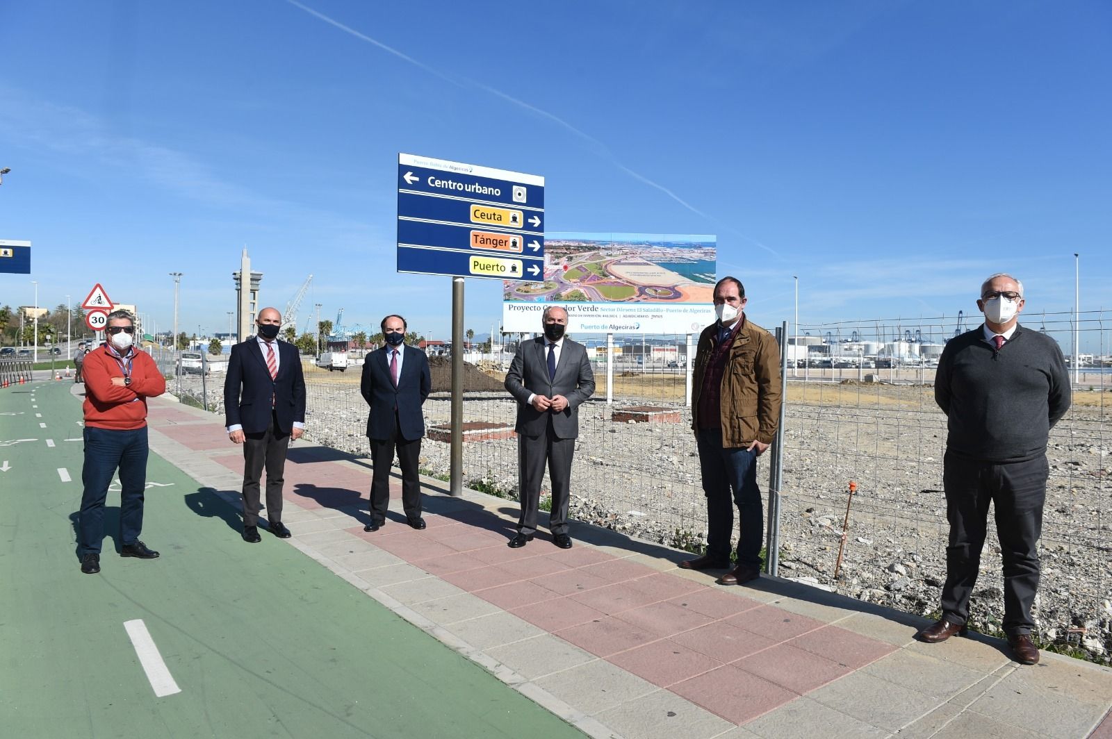 Representantes del Ayuntamiento y la APBA, en la zona de las obras.