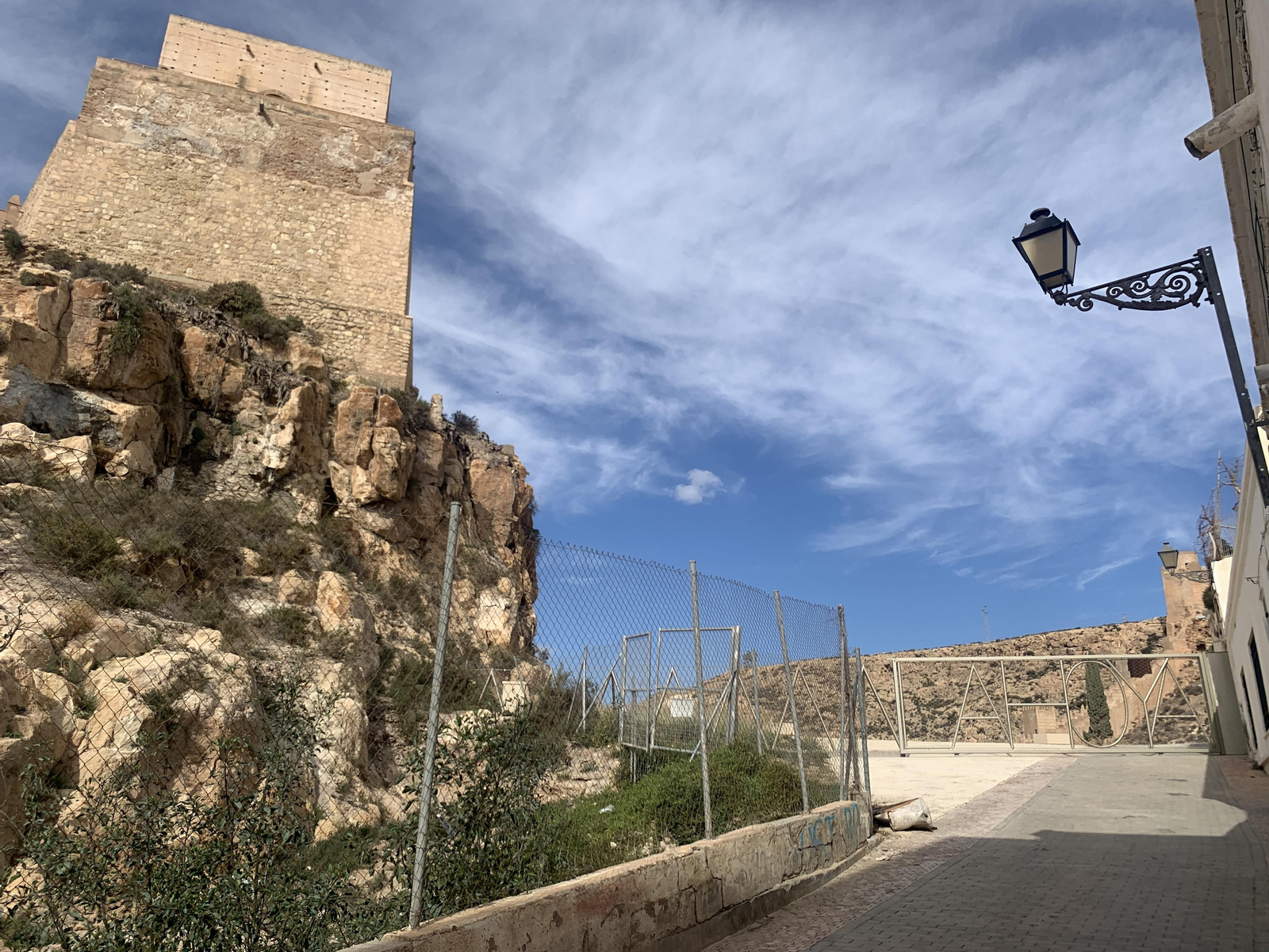 Entrada al parque de La Hoya por la calle Almanzor