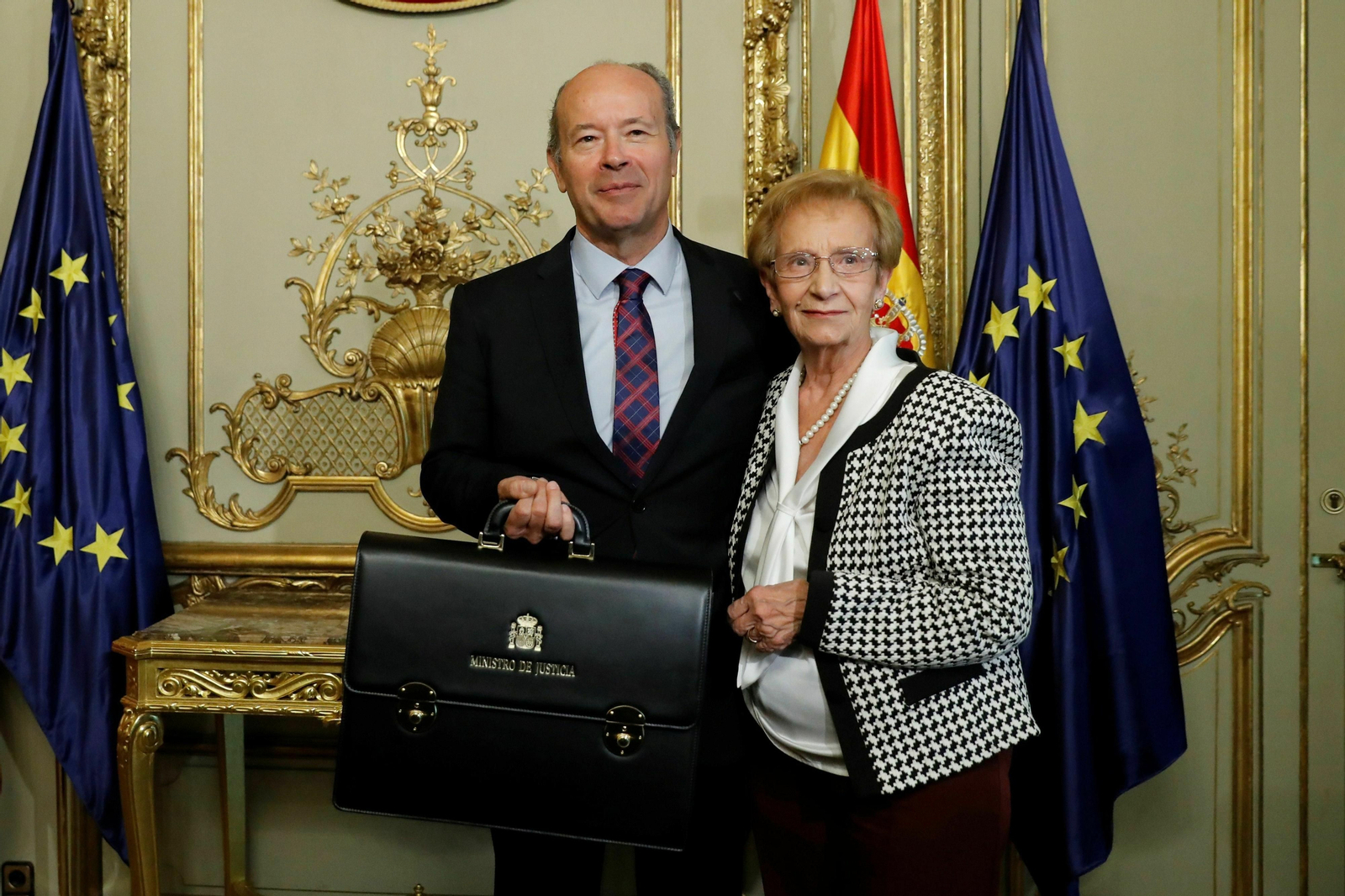 Los ministros reciben sus carteras