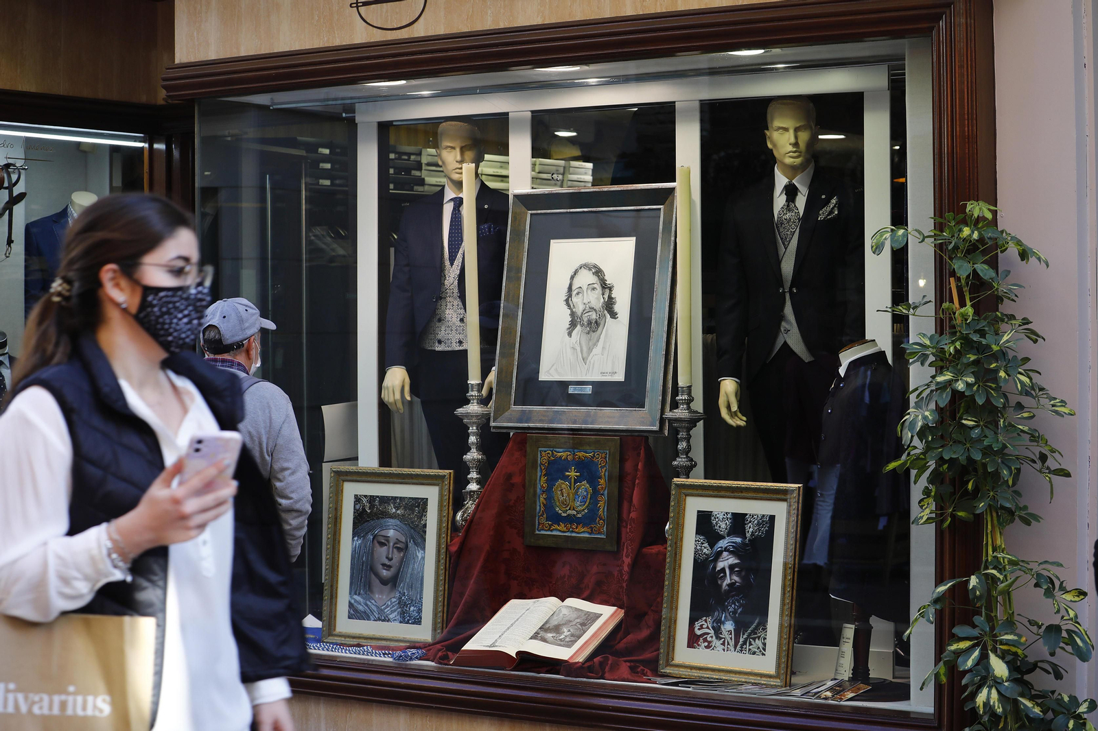 El comercio de Córdoba se engalana para la Pasión