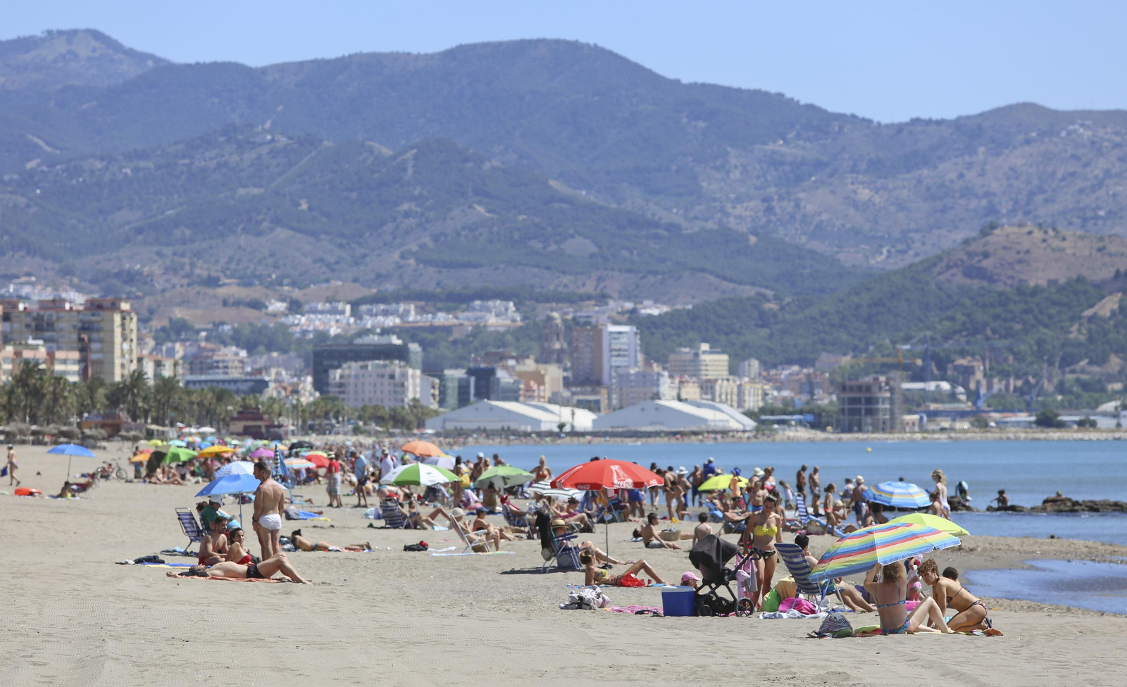 Fotos de la playa en Málaga, donde escapar del calor