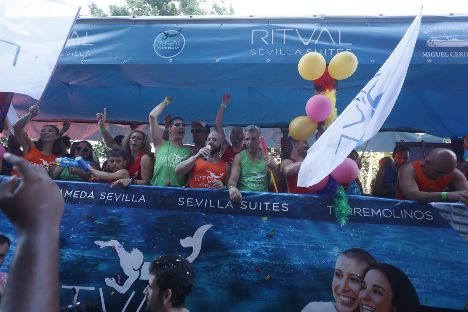 Las imágenes de la cabalgata del orgullo en Sevilla  2022