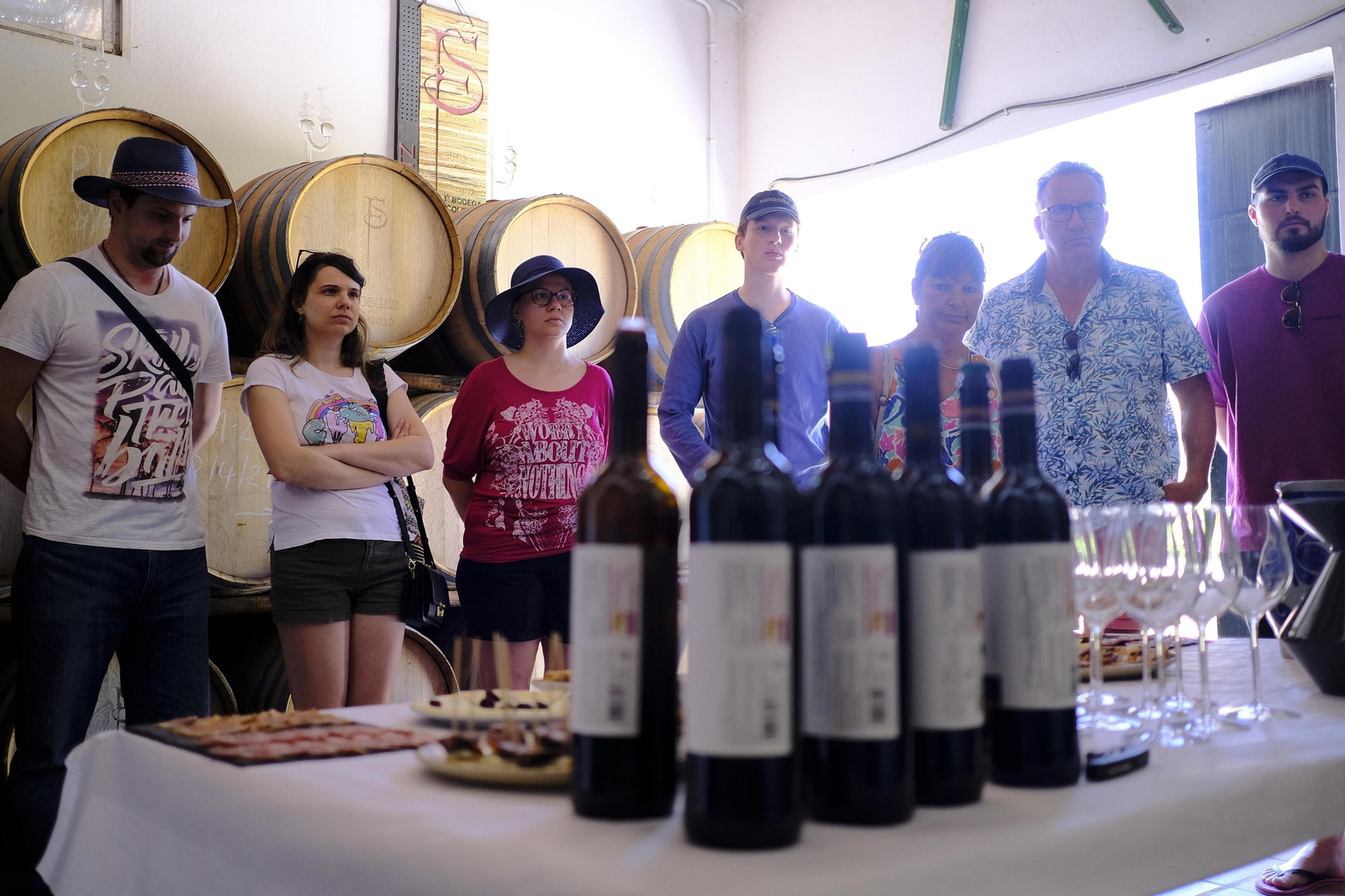 El regreso del turismo extranjero a las bodegas rondeñas, en fotos