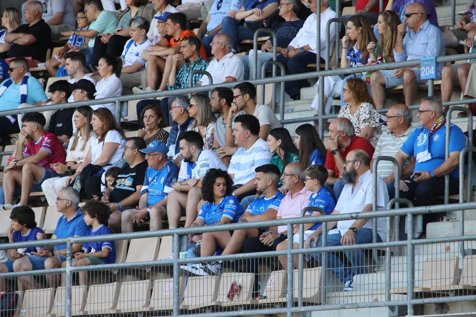 Búscate en el partido entre el Xerez DFC y Ceuta B en Chapín