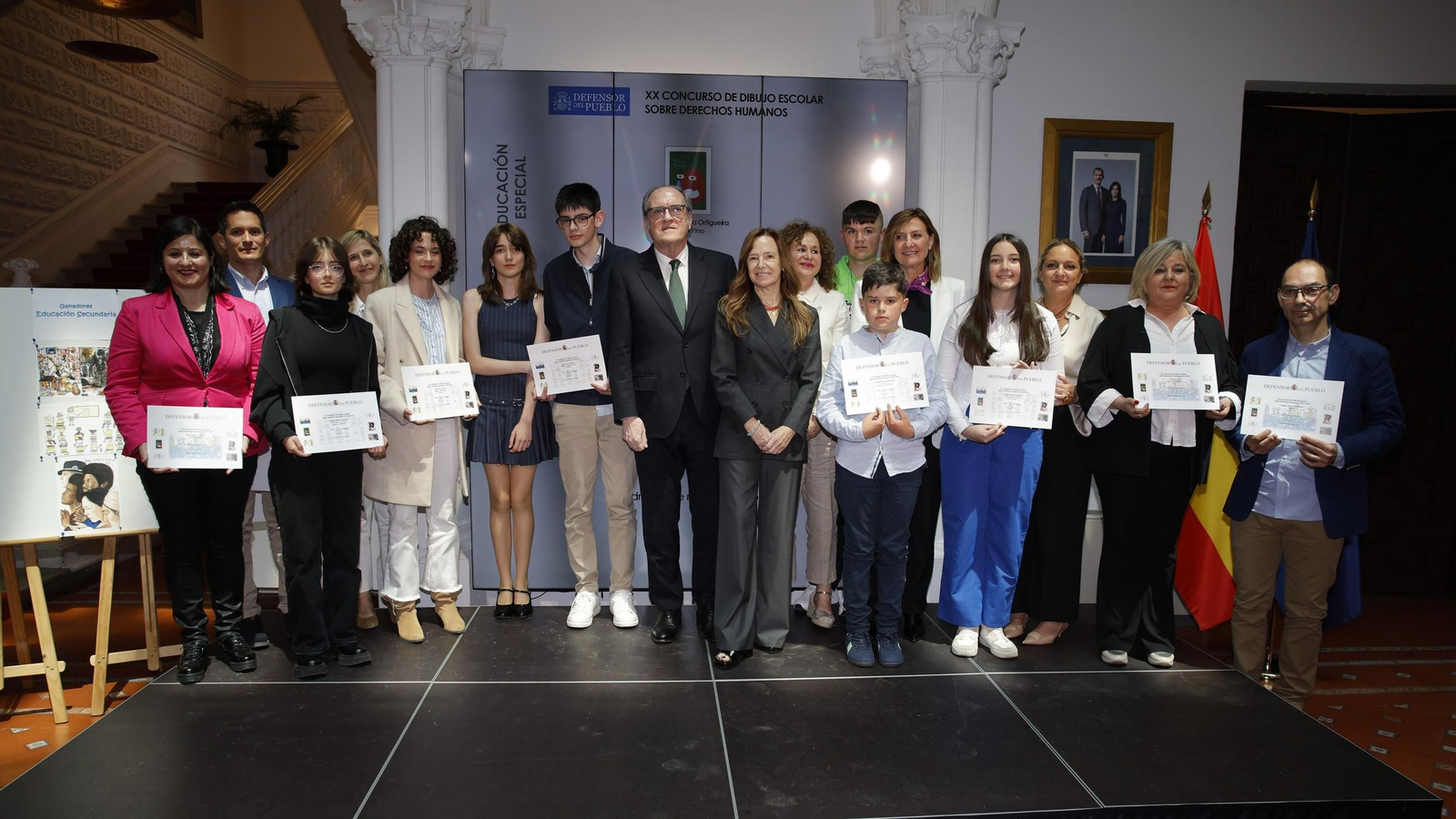 Entrega de los premios en el XX Concurso de Dibujos del Defensor del Pueblo.