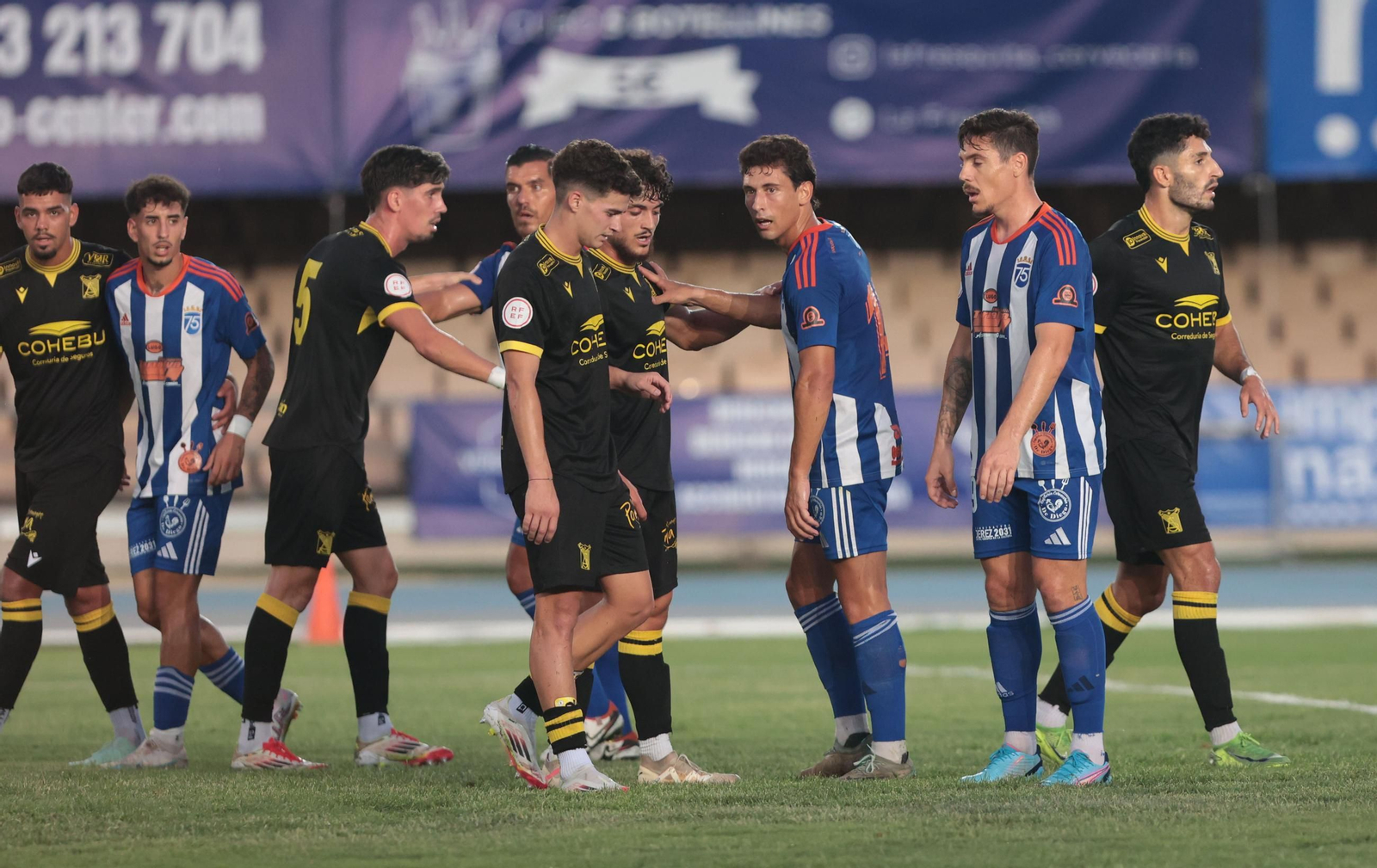Imágenes del X Trofeo Rafa Verdú entre Xerez CD y Sanluqueño en Chapín