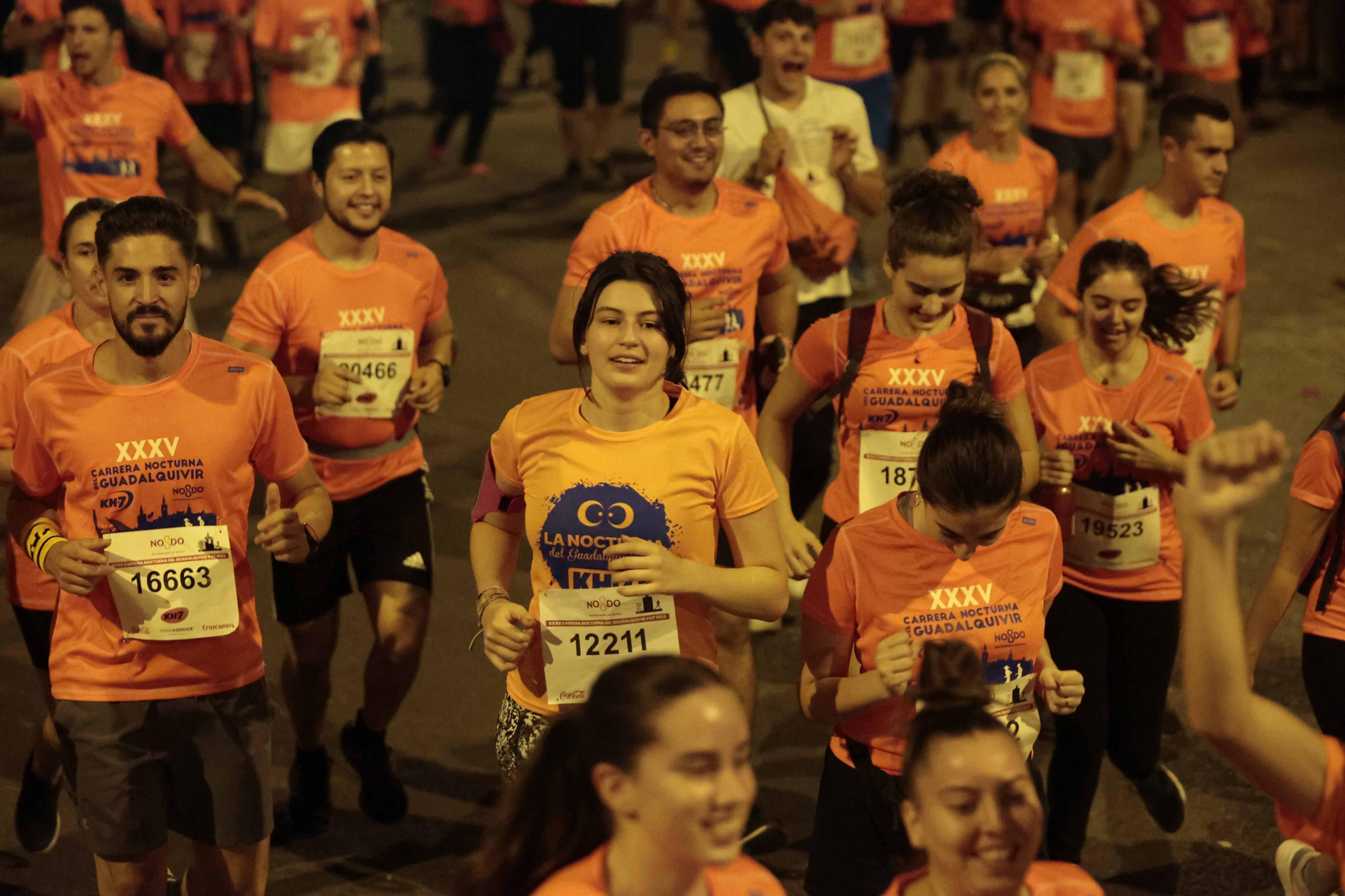 Búscate en las fotos de la Carrera Nocturna (III)