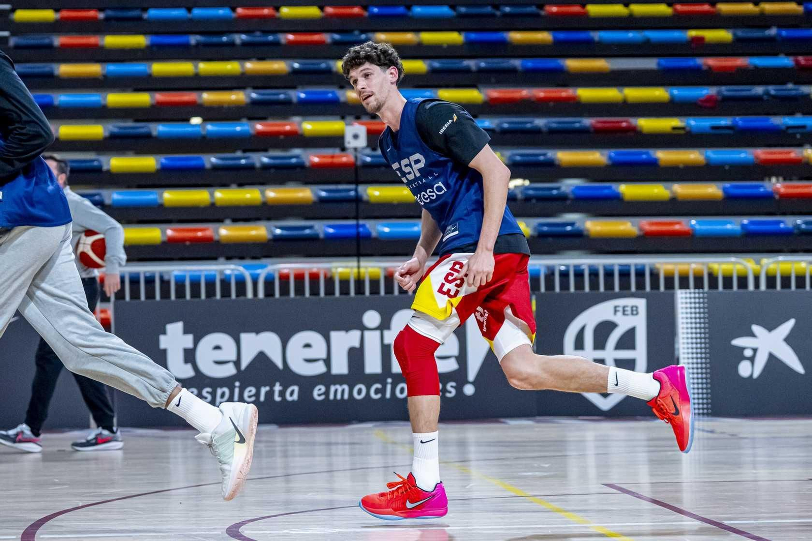 Alberto Díaz, Francis Alonso y Paco Aurioles, en la primera España de Chus Mateo