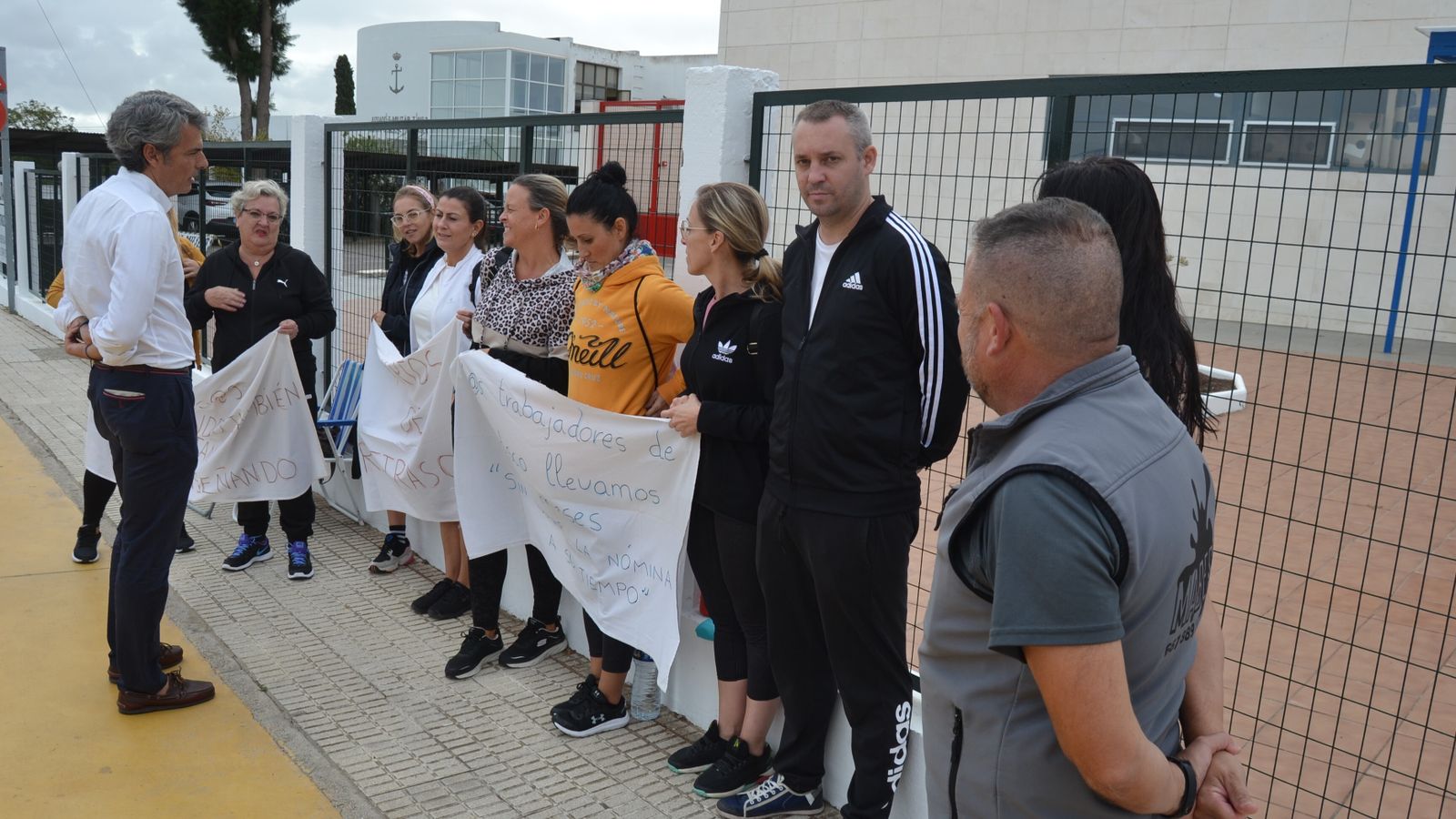 AxSí se suma a las reivindicaciones de los trabajadores de la guardería de Defensa en San Fernando.