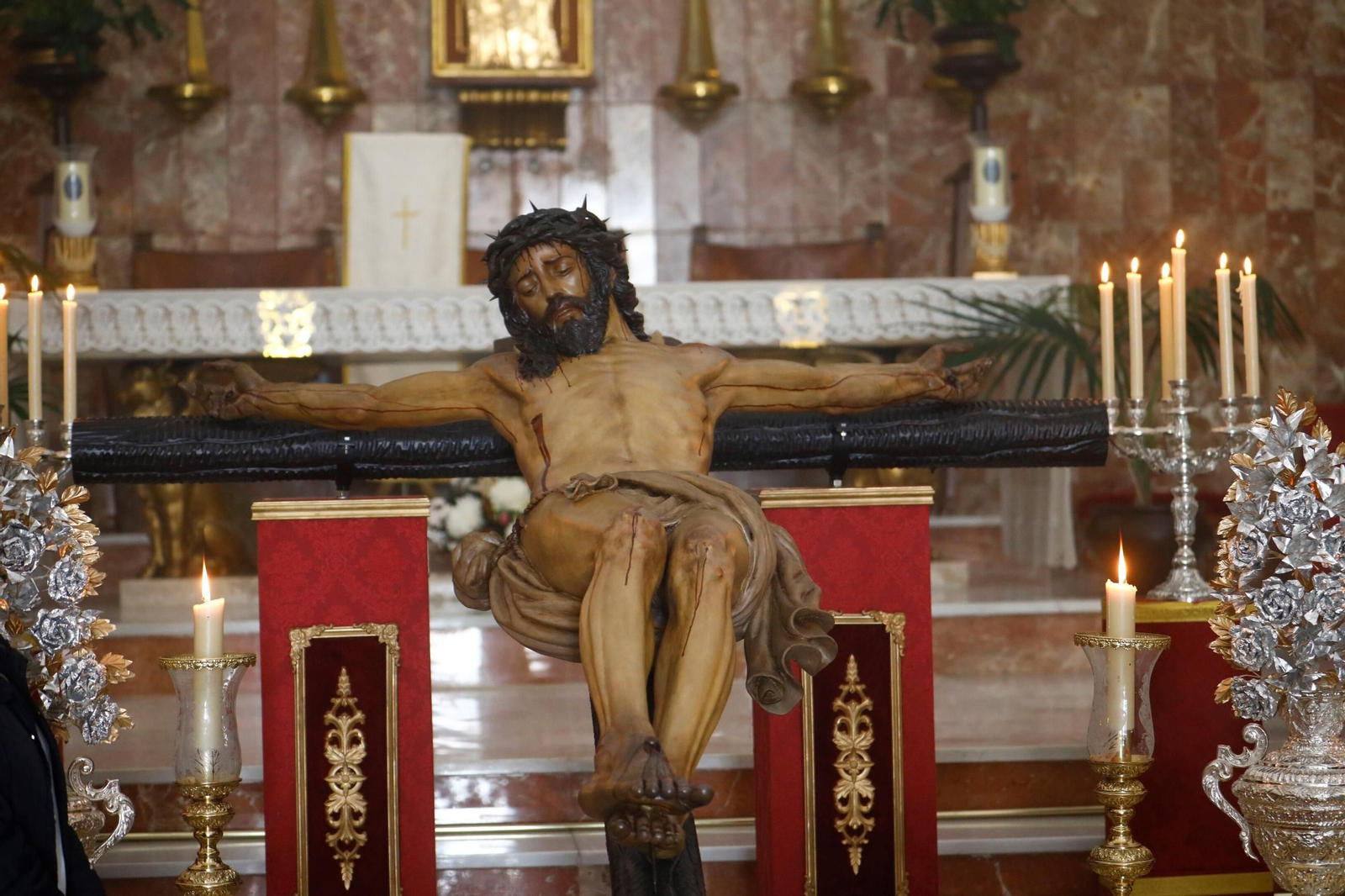 Las mejores fotos del besapiés al Cristo de la Confianza de Córdoba
