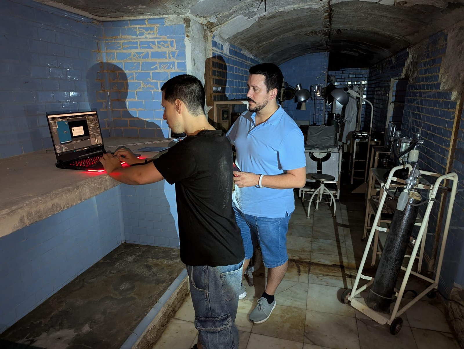 Trabajos para la instalación de realidad virtual en los Refugios, cerrados actualmente por obras.