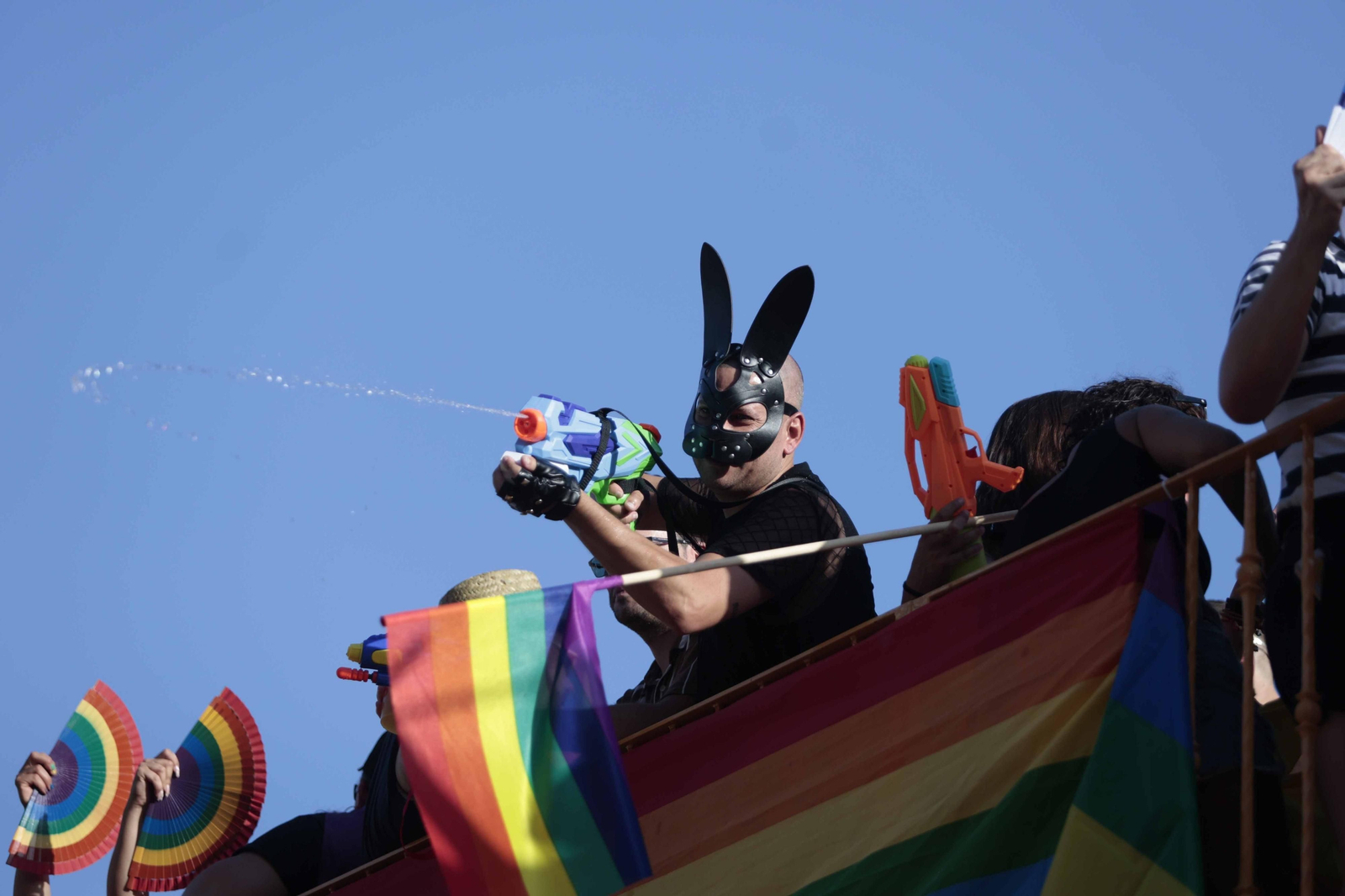 Las imágenes de la cabalgata del Orgullo LGTBI en Sevilla
