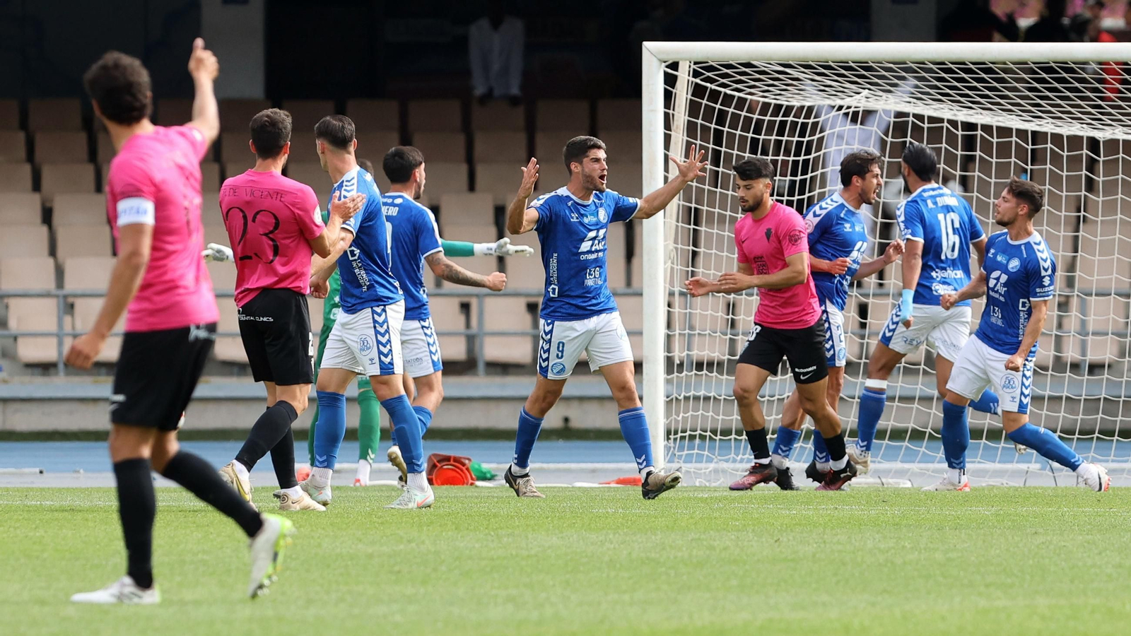 Imágenes del Xerez DFC contra San Fernando CD en Chapín