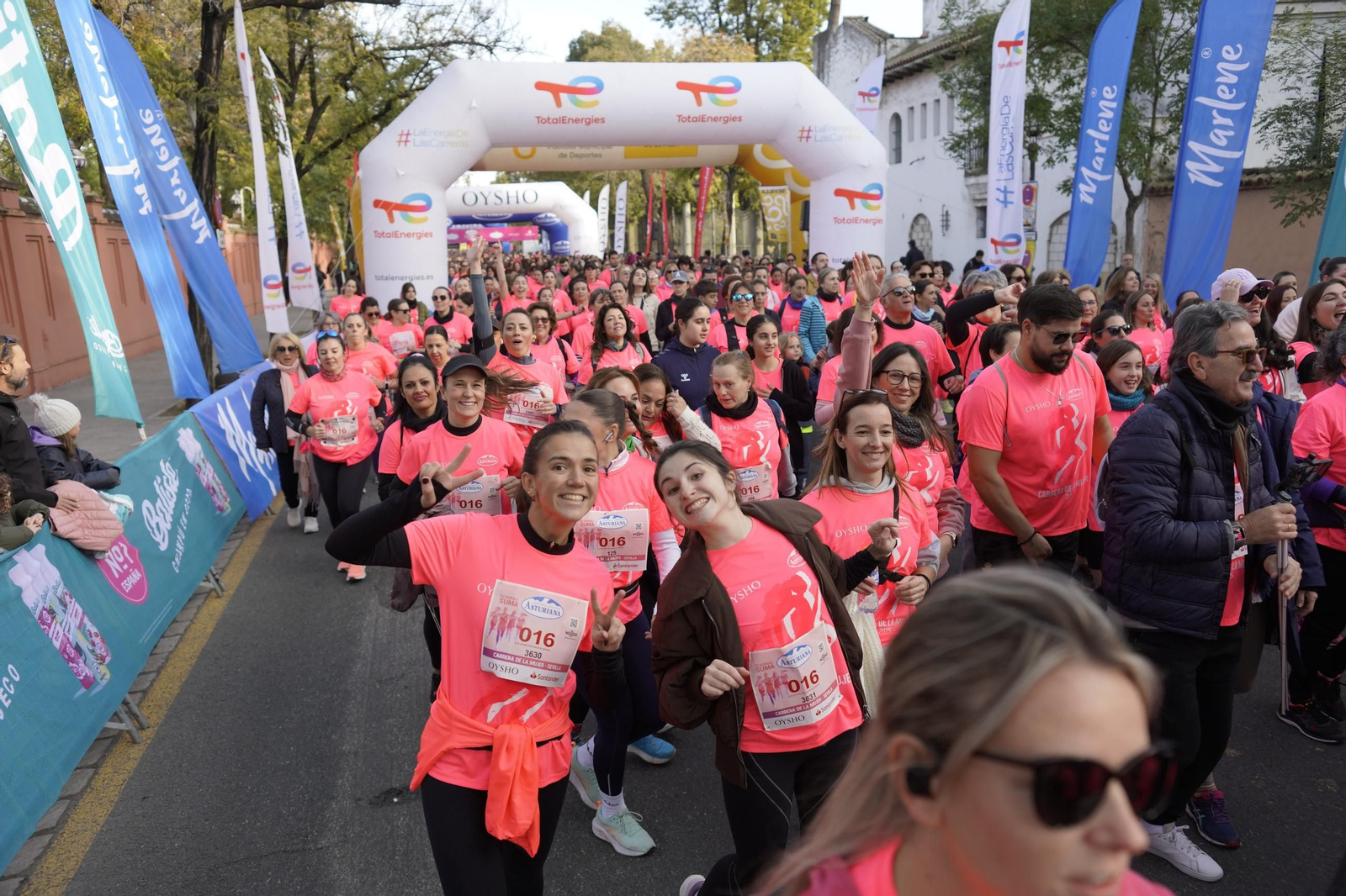 Búscate en las fotos de la Carrera de la Mujer de Sevilla