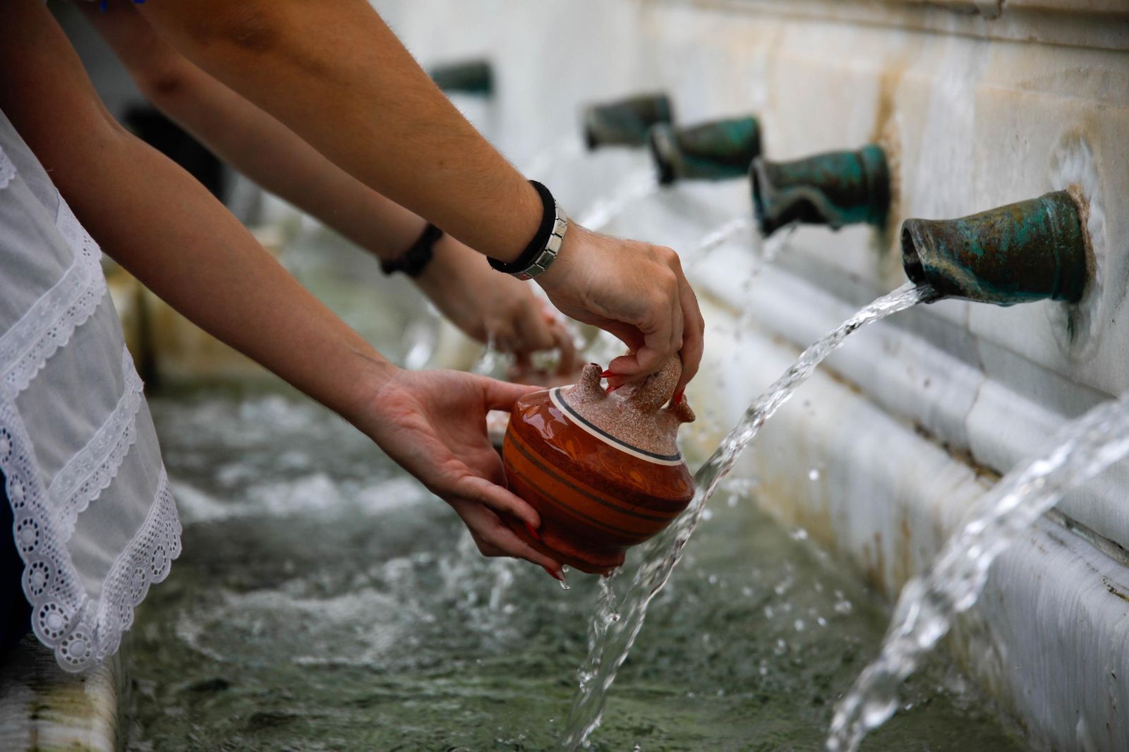 La Subida del Agua de las fiestas de Mojácar, en imágenes