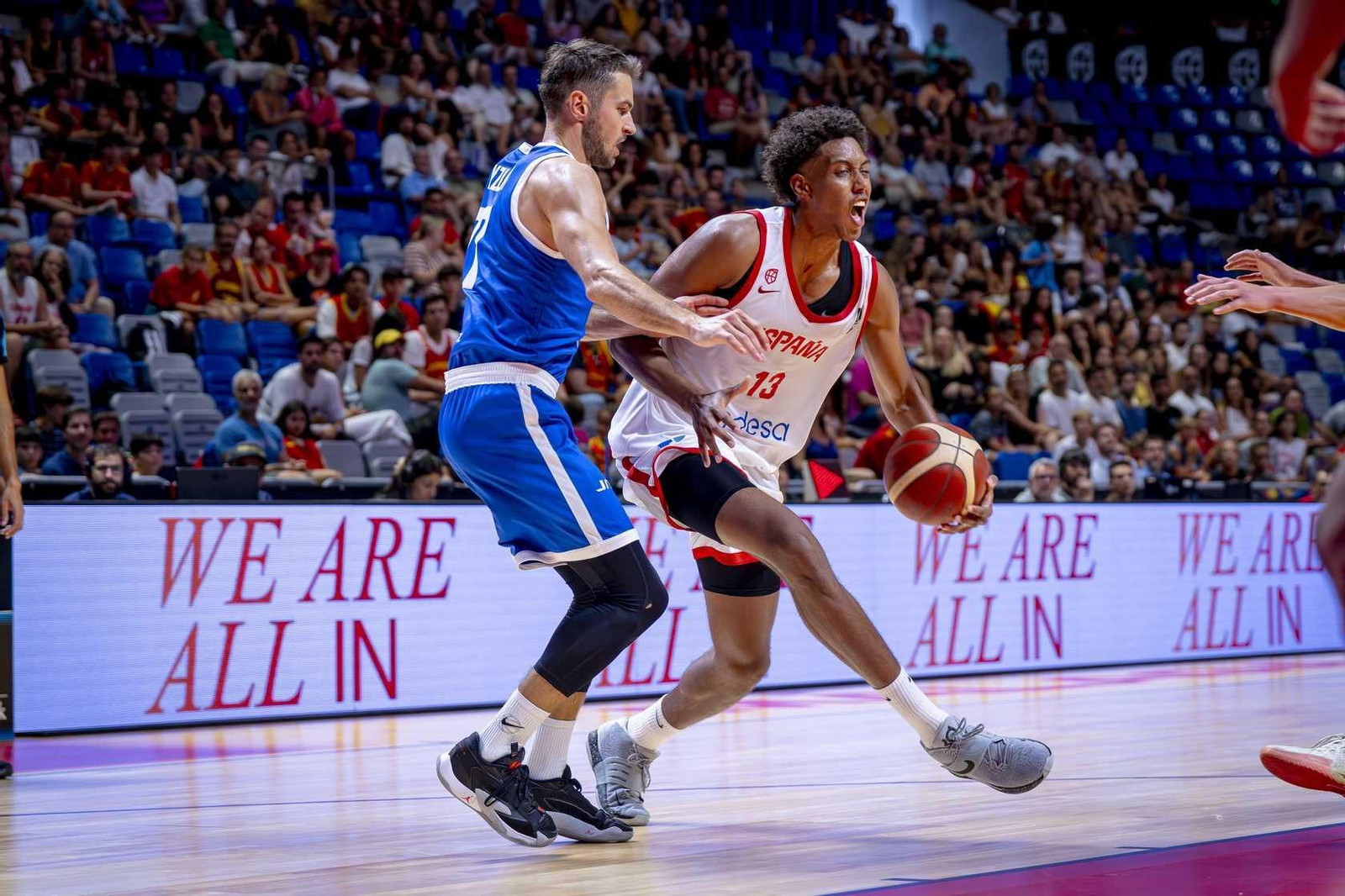 España B-República Checa, en fotos