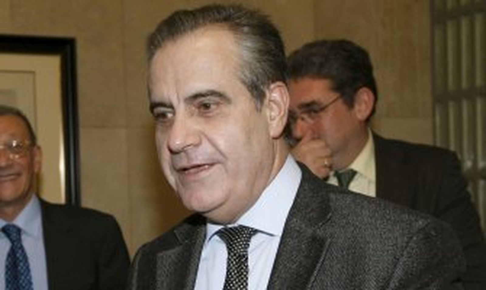 Corbacho dice que comienza a darse una leve mejoría en el empleo