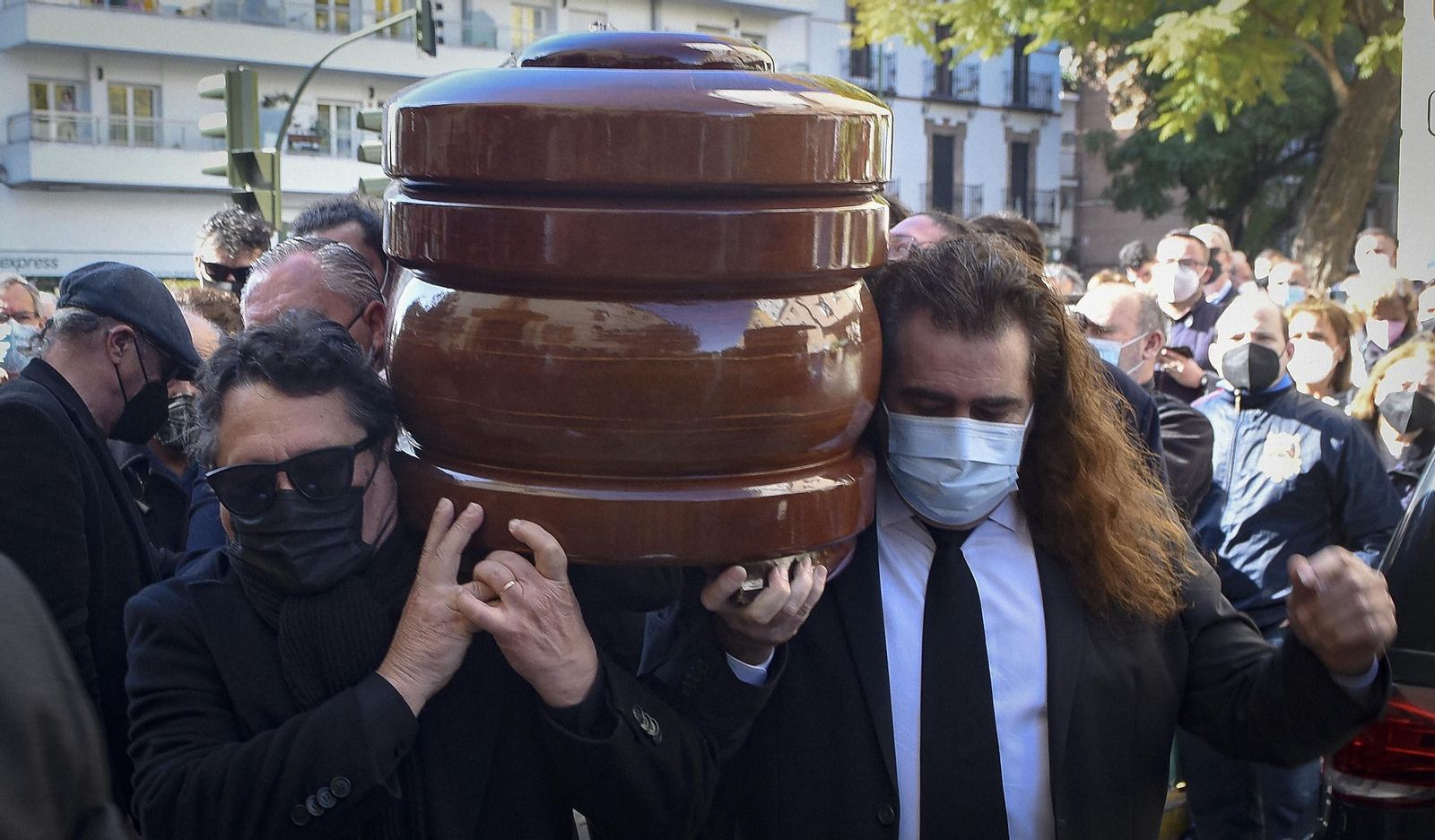 Las imágenes del adiós de Sevilla a Pascual González