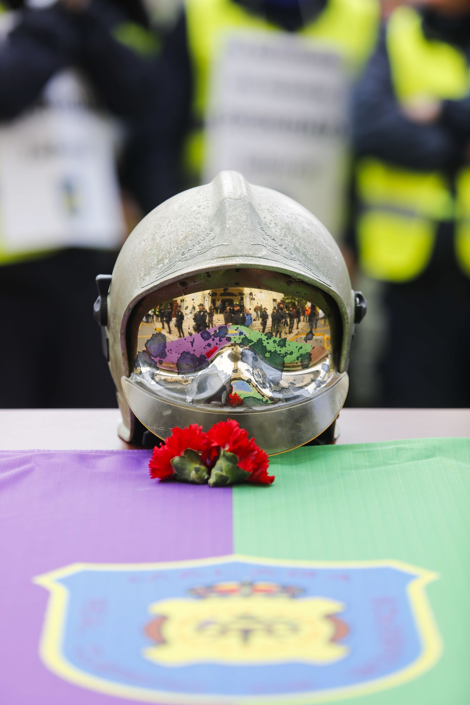 Las imágenes de la 'marcha fúnebre' de los bomberos en Málaga