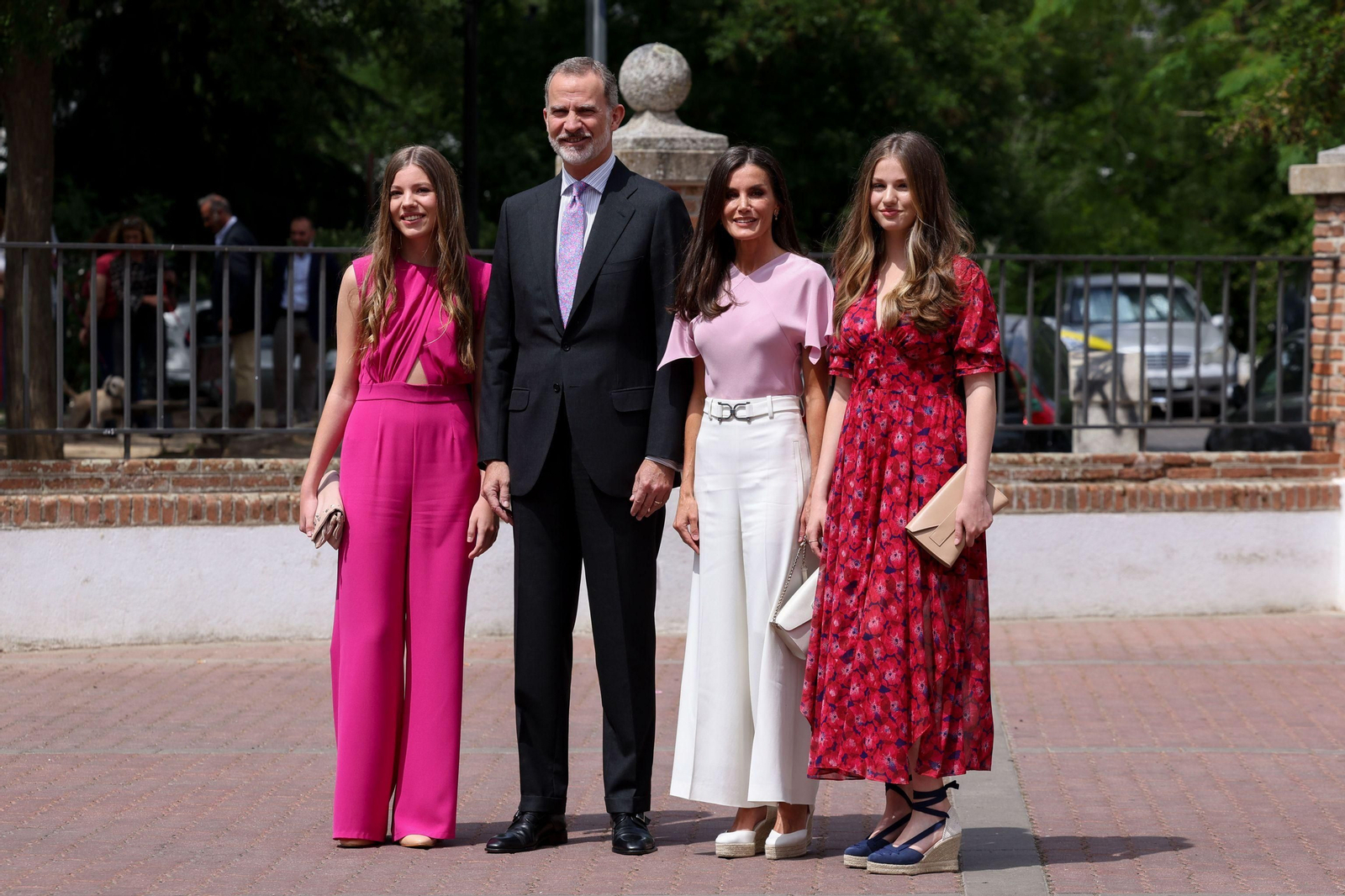 Los Reyes con sus hijas en la confirmación de la infanta Sofía Los Reyes con sus hijas en la confirmación de la infanta Sofía