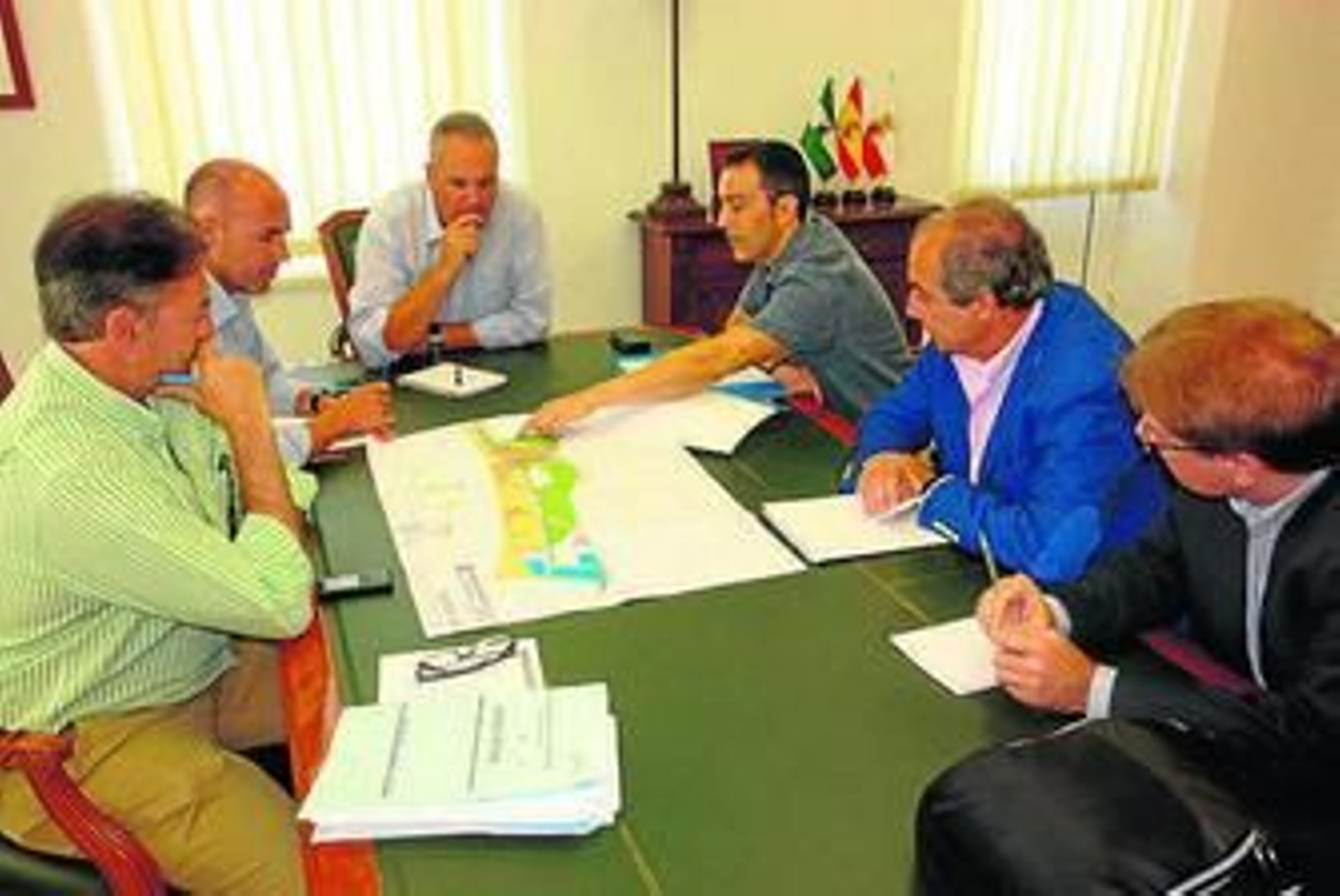 Ruiz Boix recibe información sobre el nuevo proyecto.